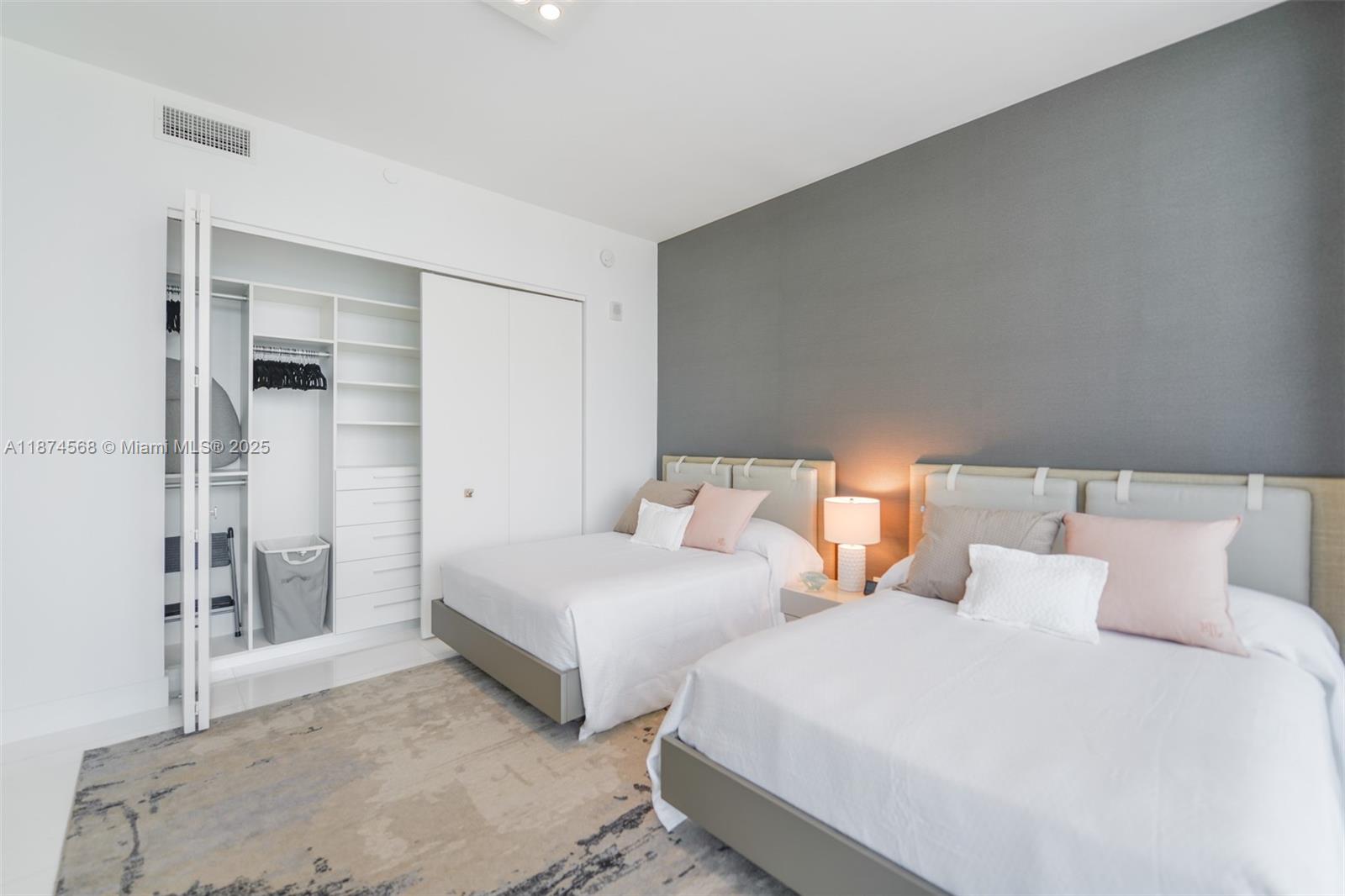 JADE SIGNATURE CONDO - Residential