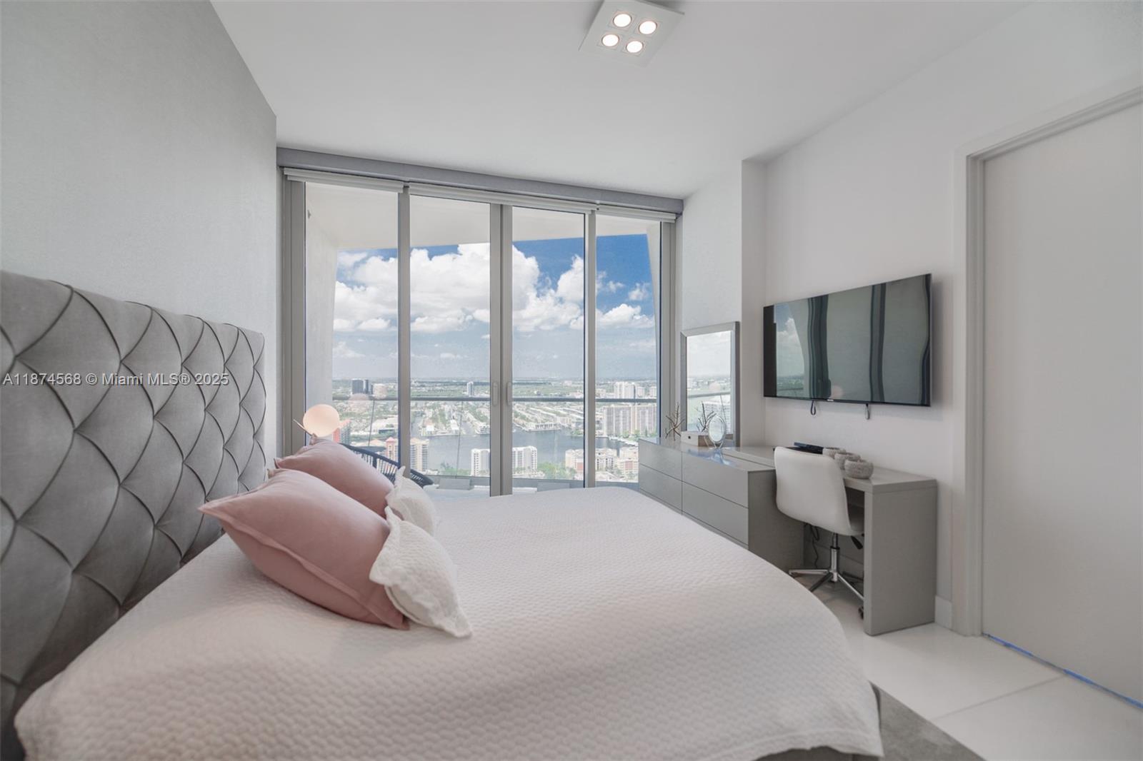 JADE SIGNATURE CONDO - Residential