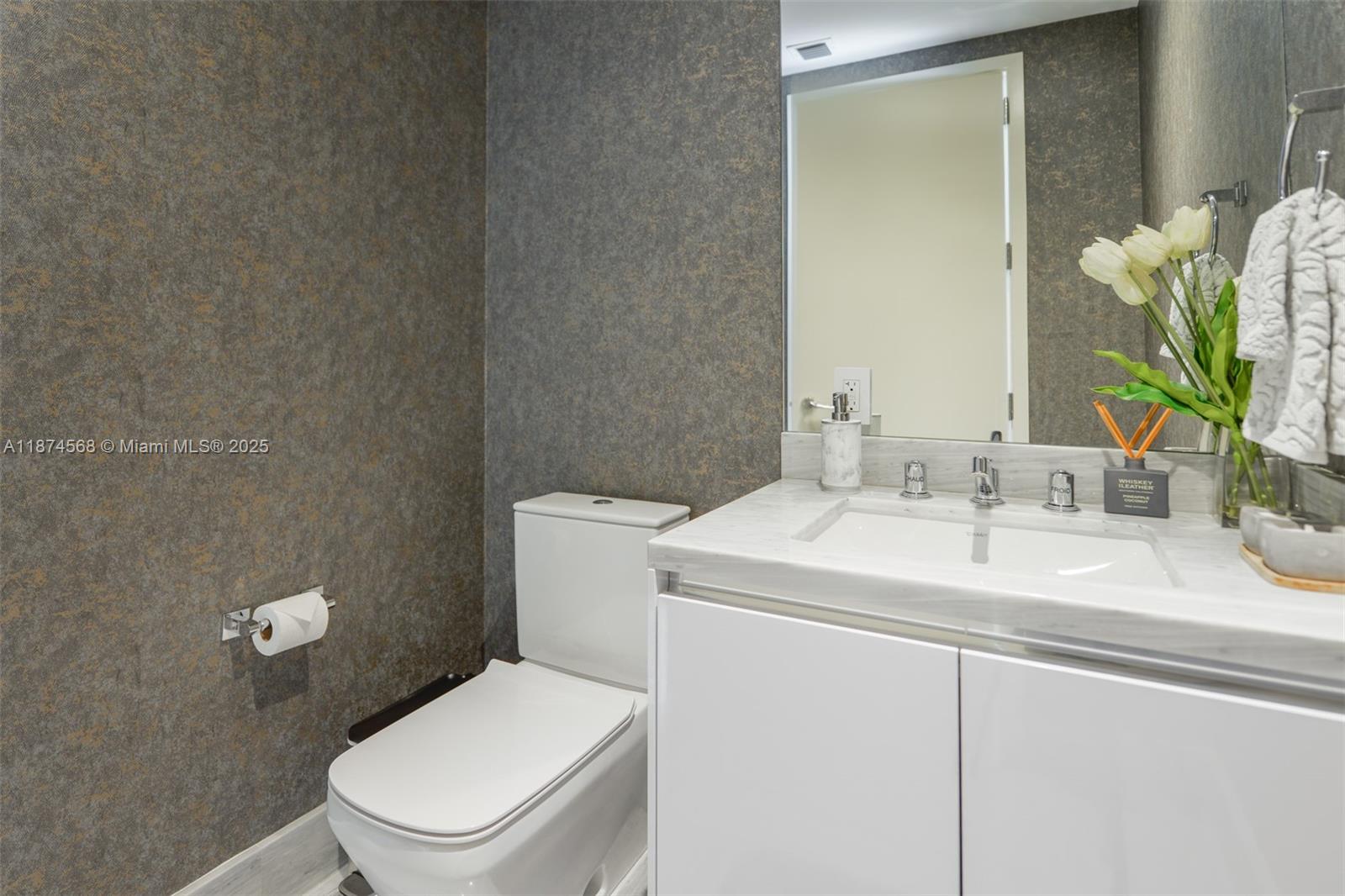 JADE SIGNATURE CONDO - Residential