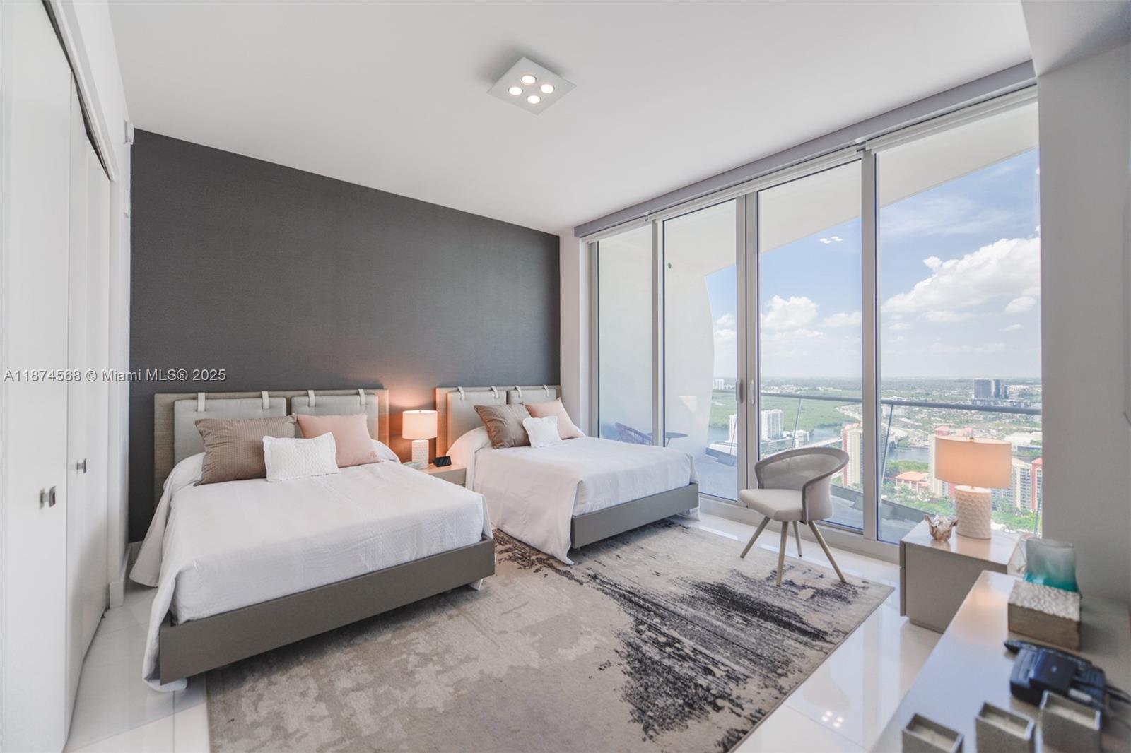 JADE SIGNATURE CONDO - Residential