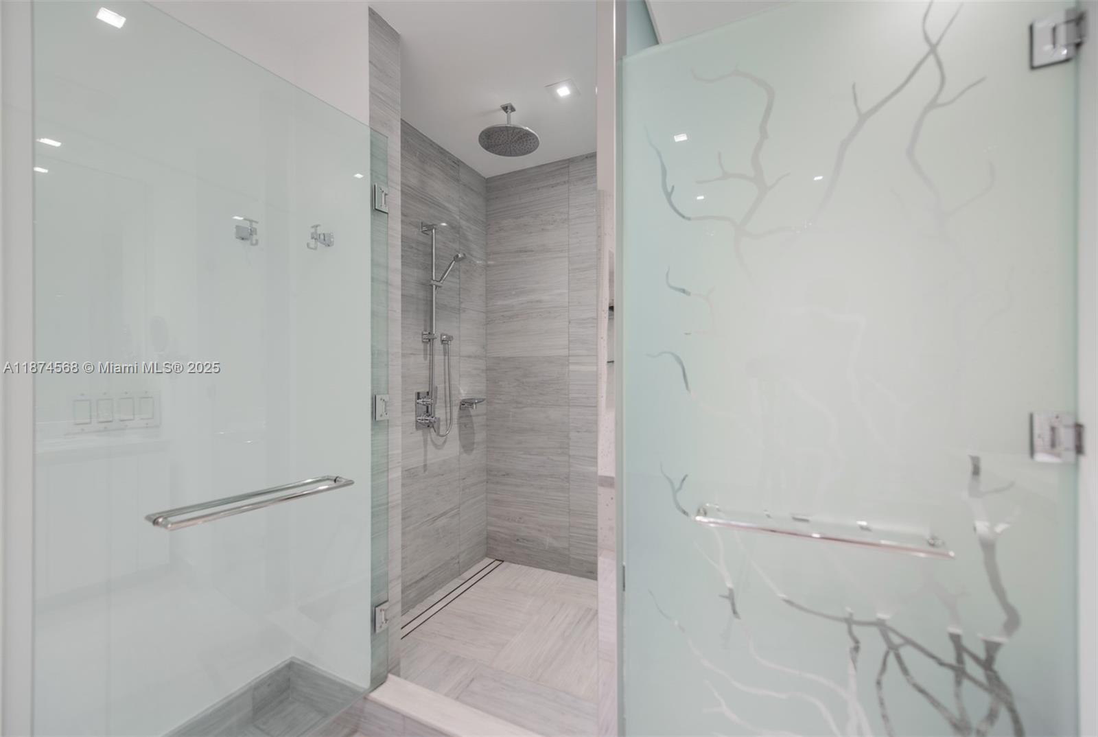 JADE SIGNATURE CONDO - Residential