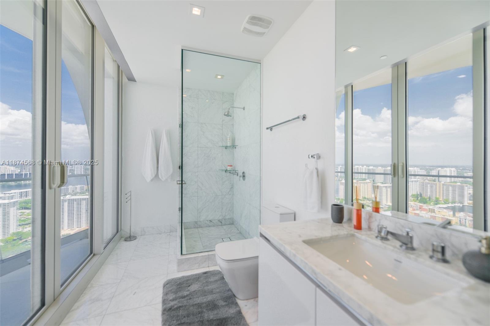 JADE SIGNATURE CONDO - Residential