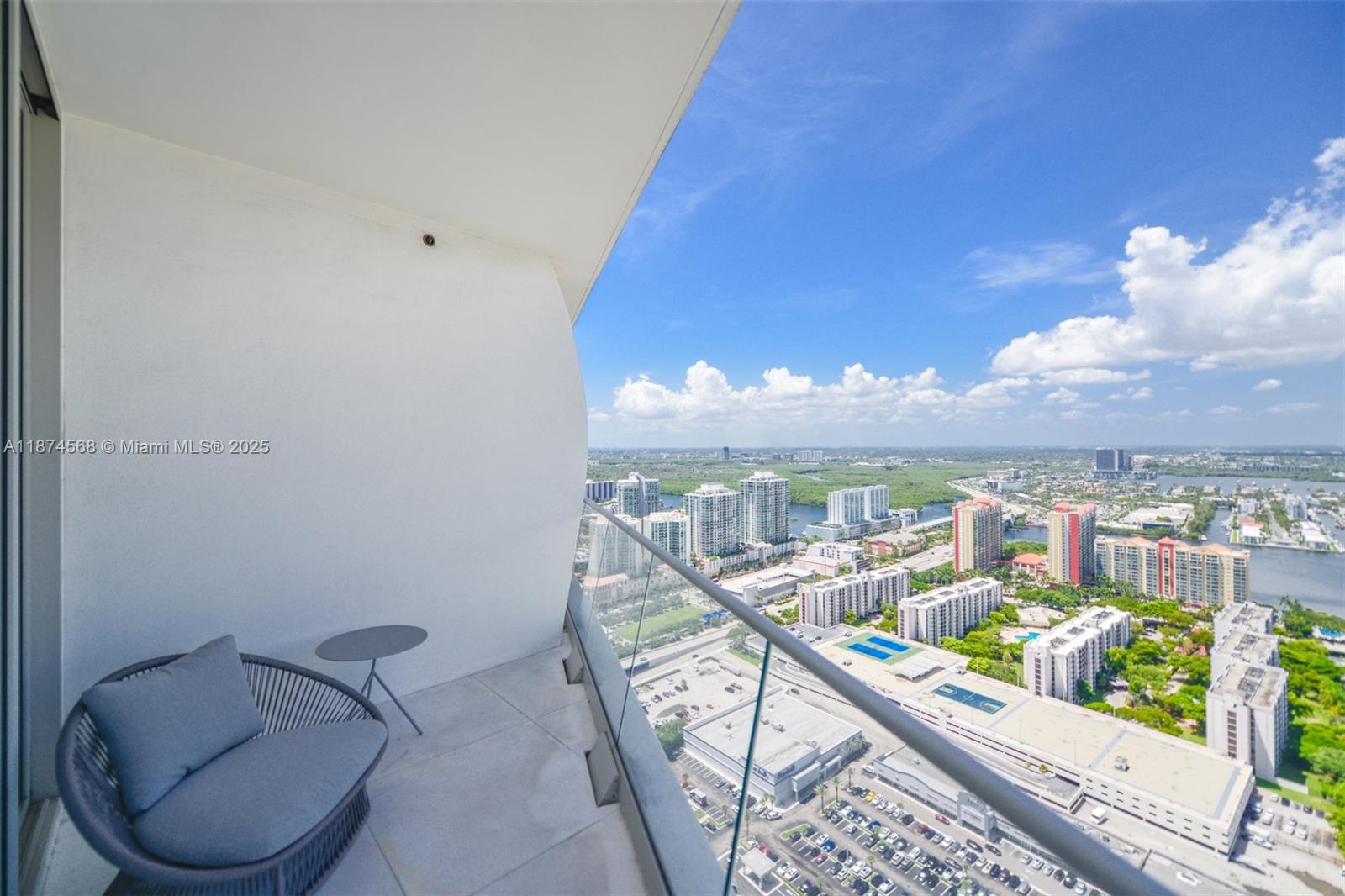 JADE SIGNATURE CONDO - Residential