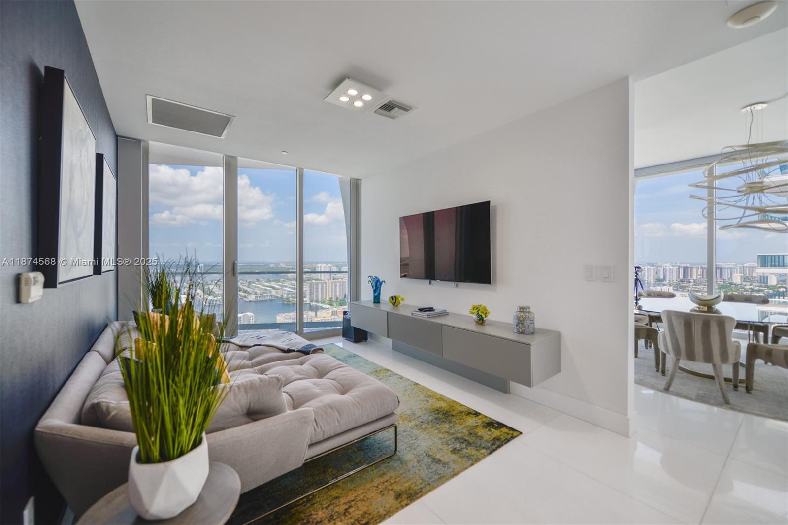 JADE SIGNATURE CONDO - Residential