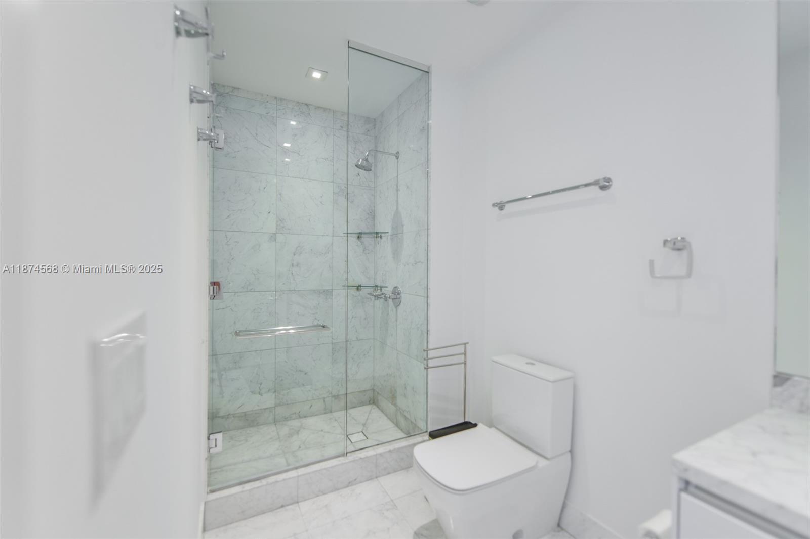 JADE SIGNATURE CONDO - Residential