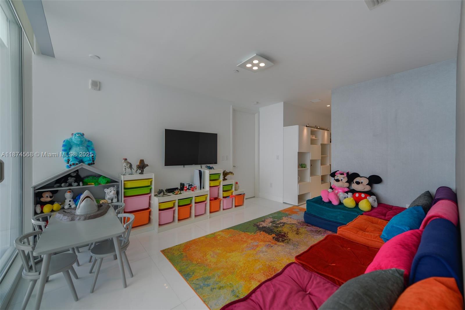 JADE SIGNATURE CONDO - Residential