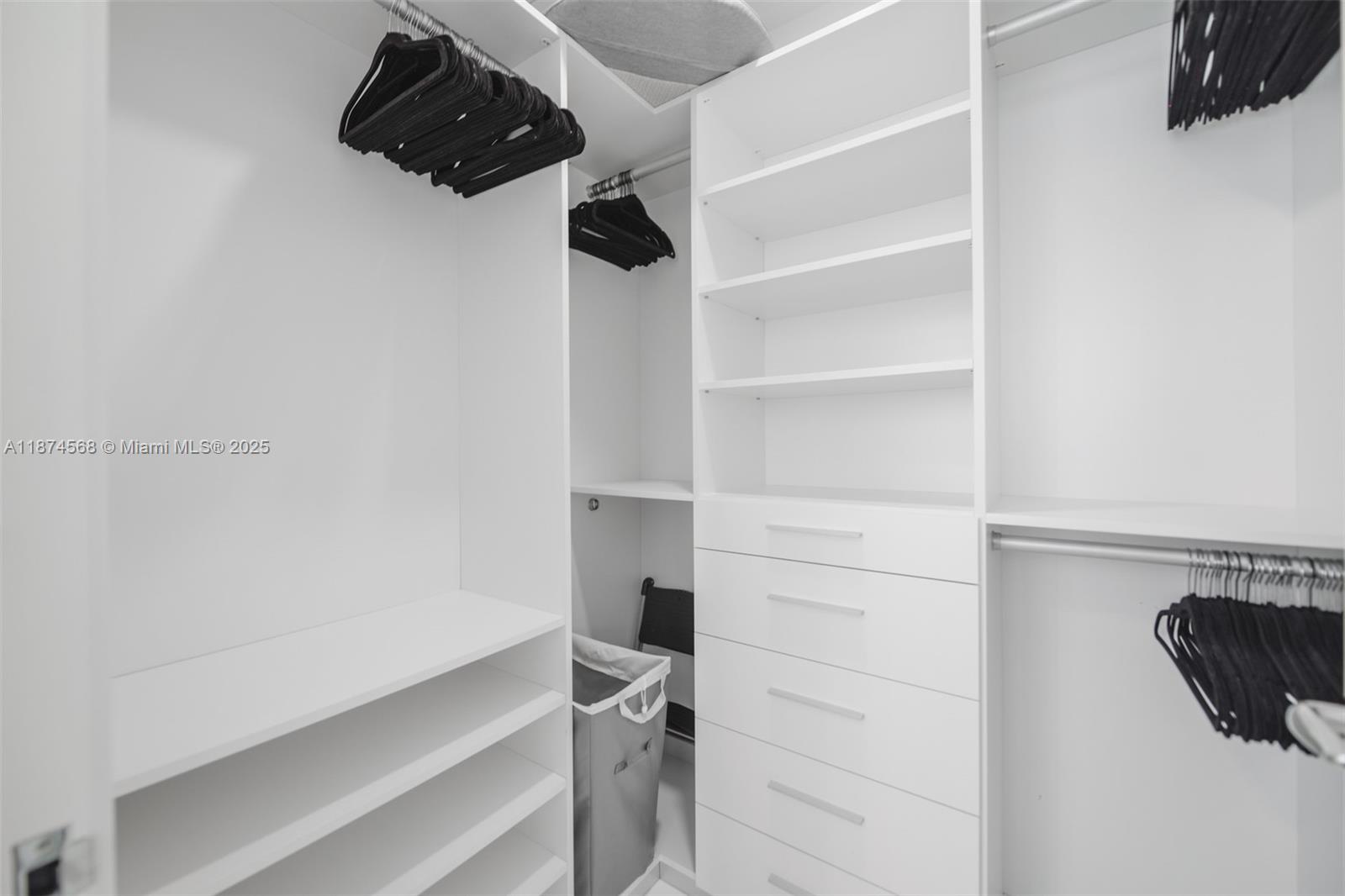 JADE SIGNATURE CONDO - Residential