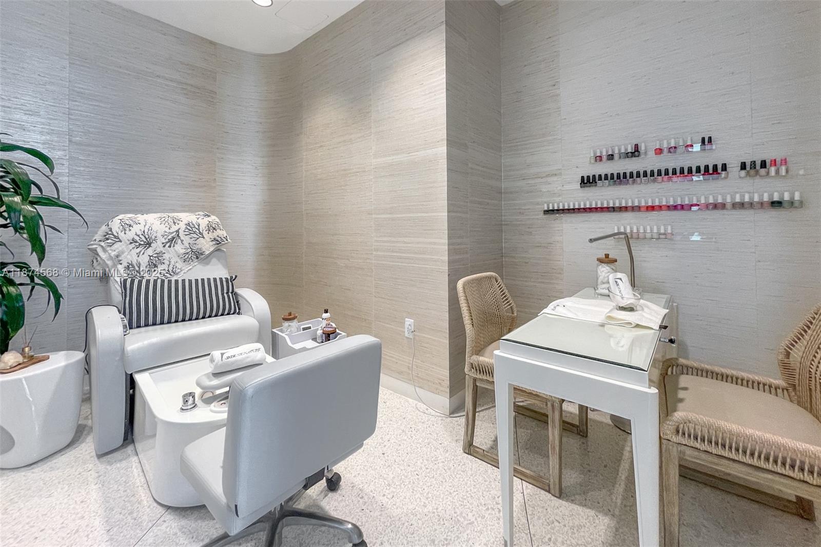 JADE SIGNATURE CONDO - Residential