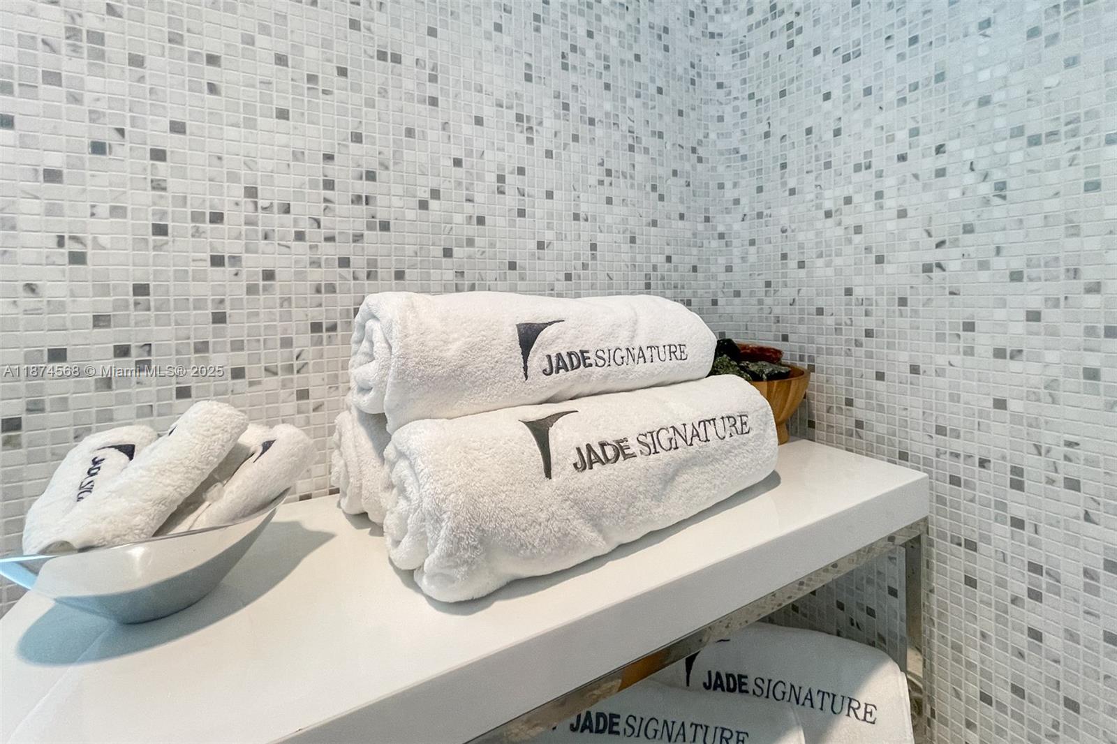 JADE SIGNATURE CONDO - Residential