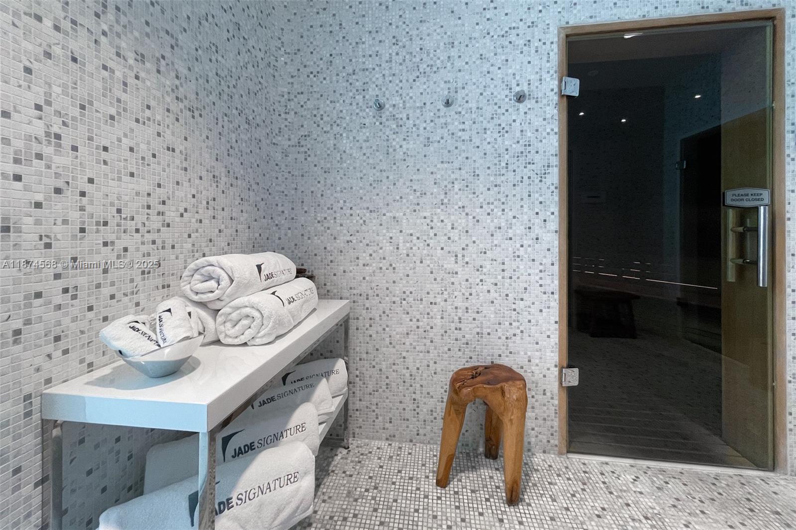 JADE SIGNATURE CONDO - Residential