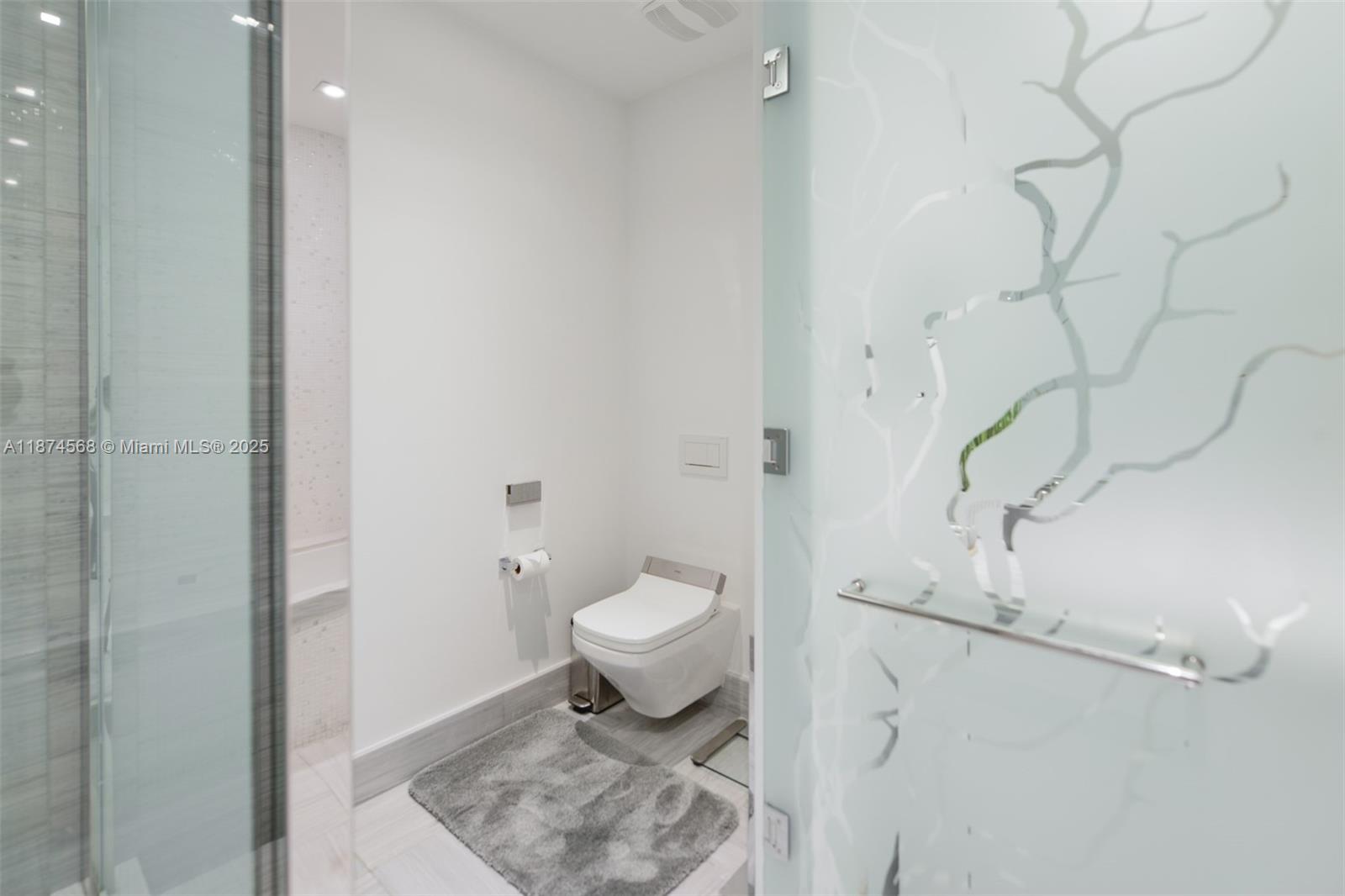 JADE SIGNATURE CONDO - Residential