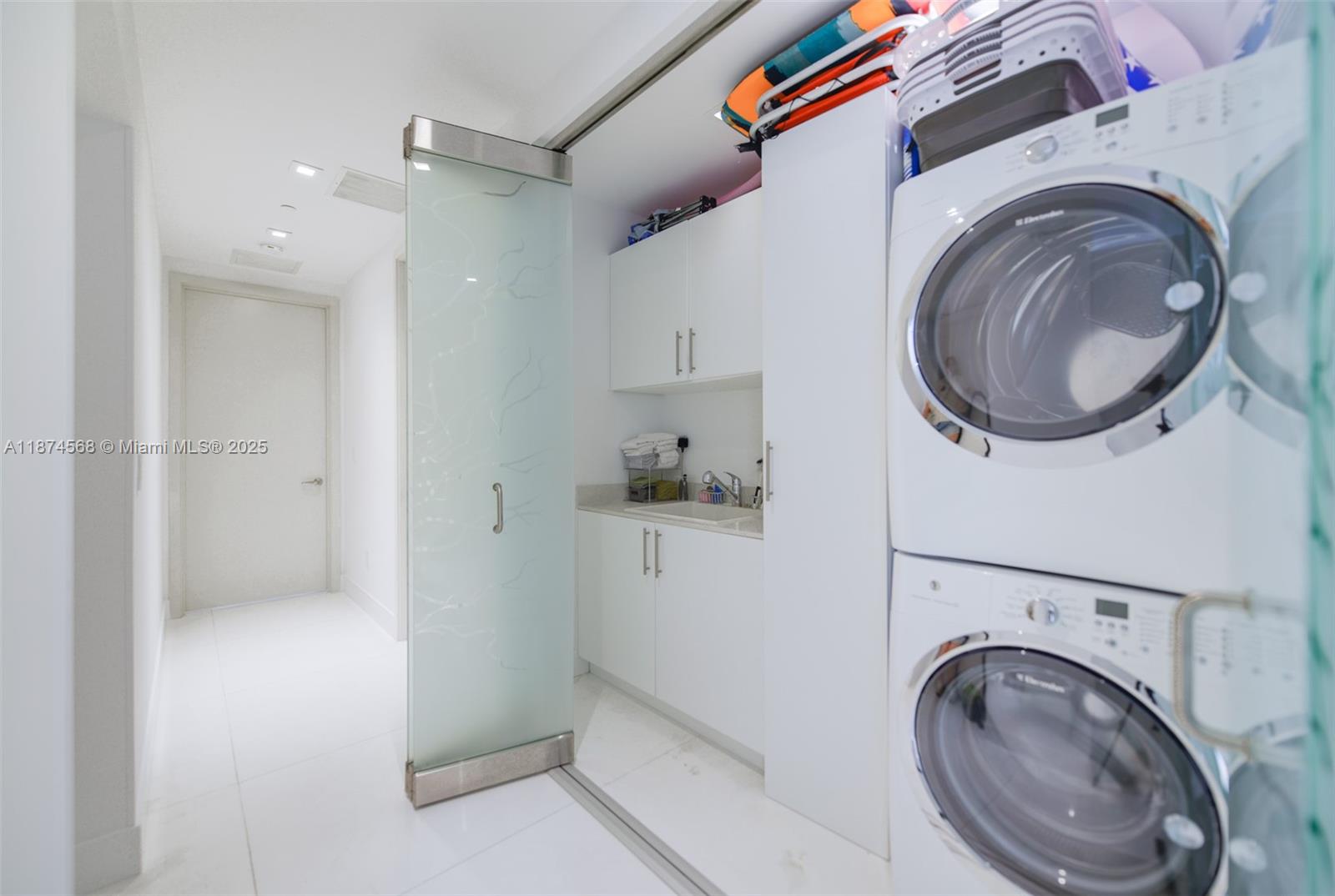 JADE SIGNATURE CONDO - Residential