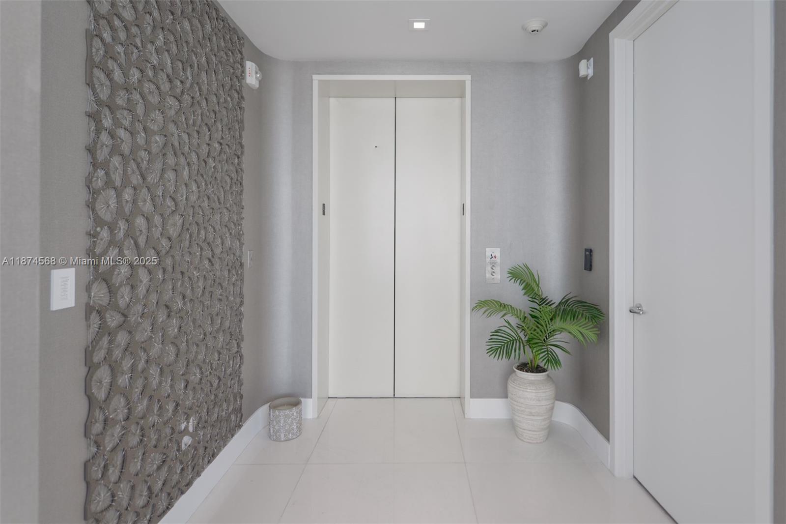 JADE SIGNATURE CONDO - Residential