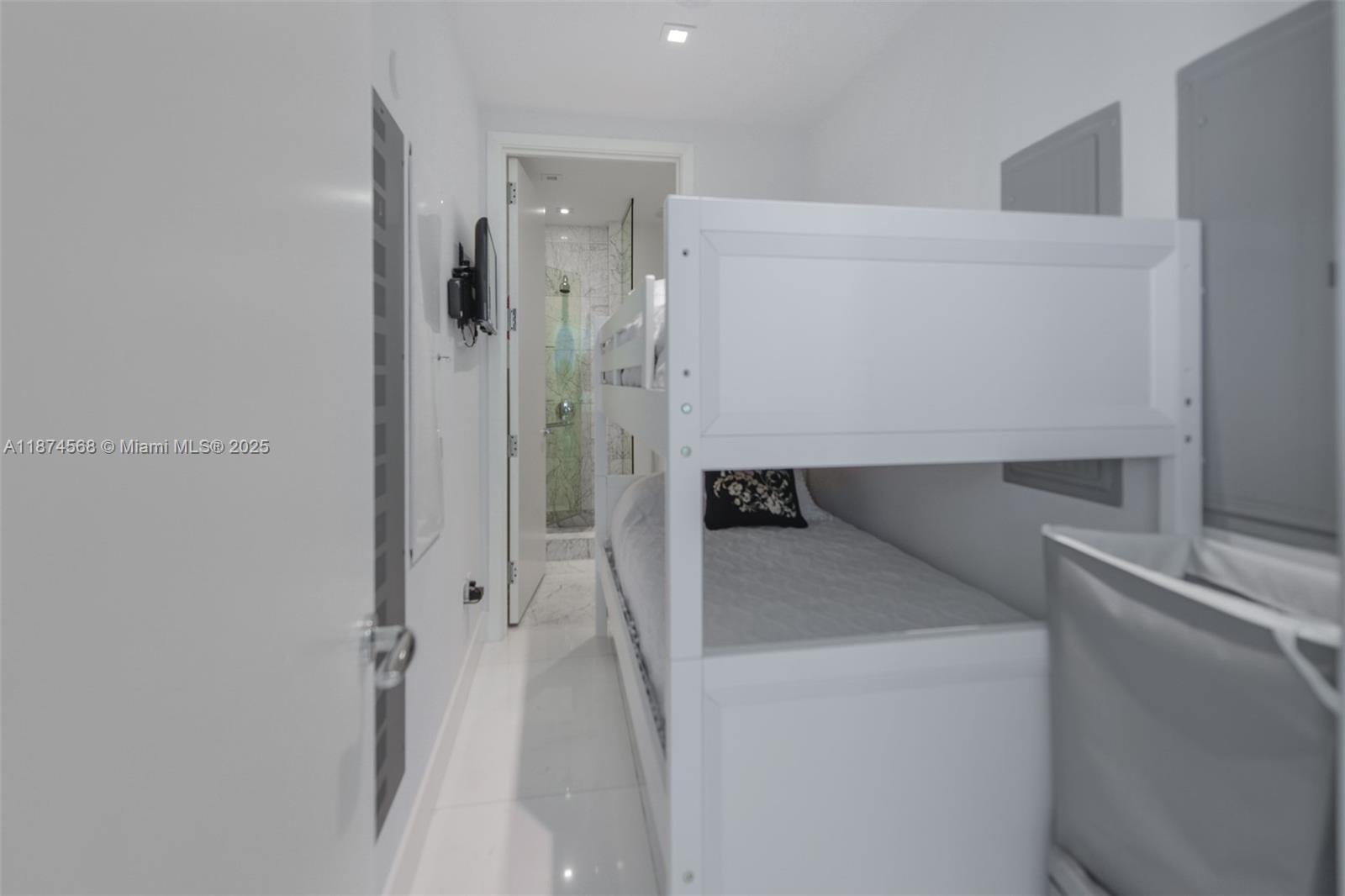 JADE SIGNATURE CONDO - Residential