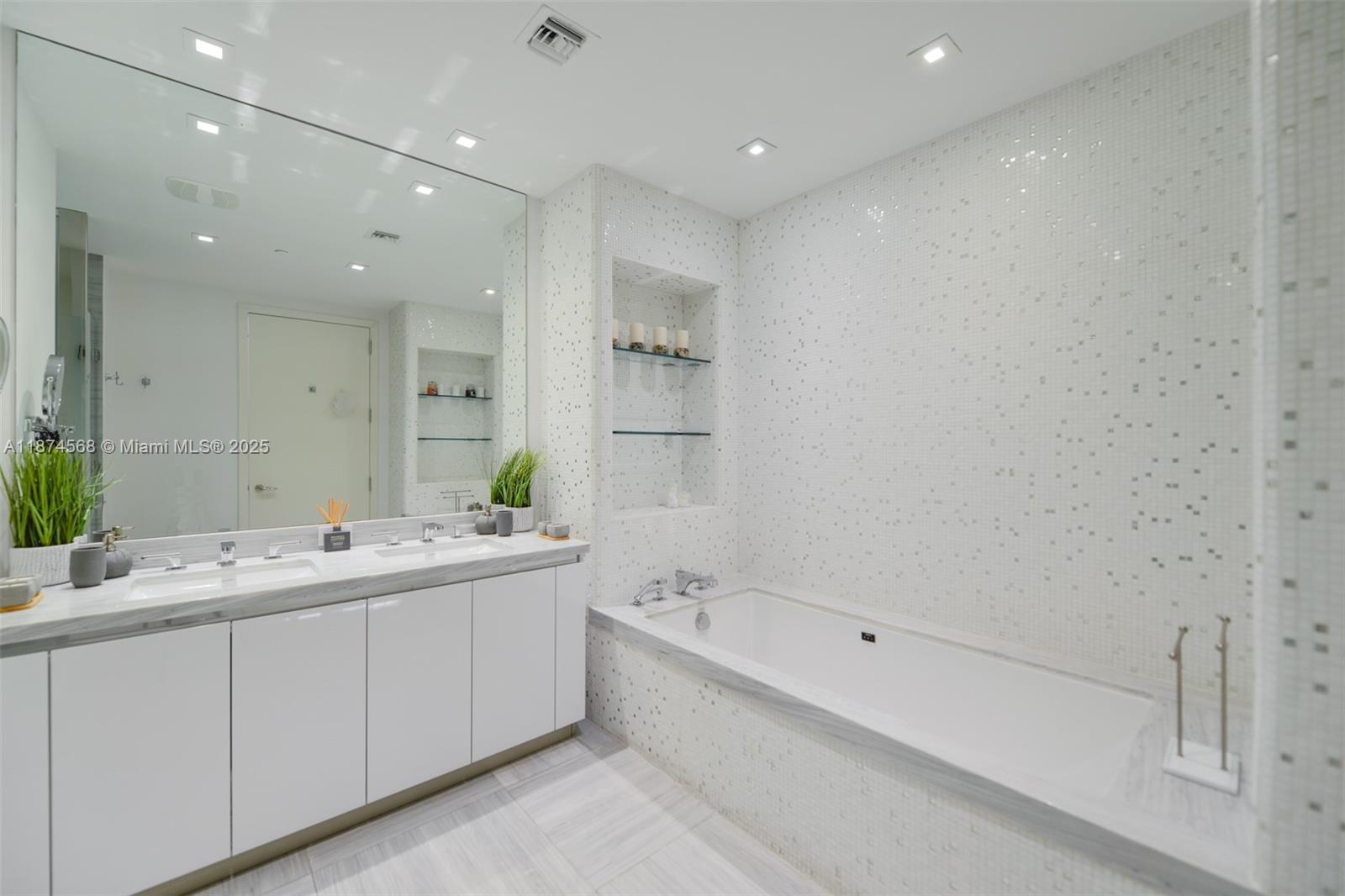 JADE SIGNATURE CONDO - Residential