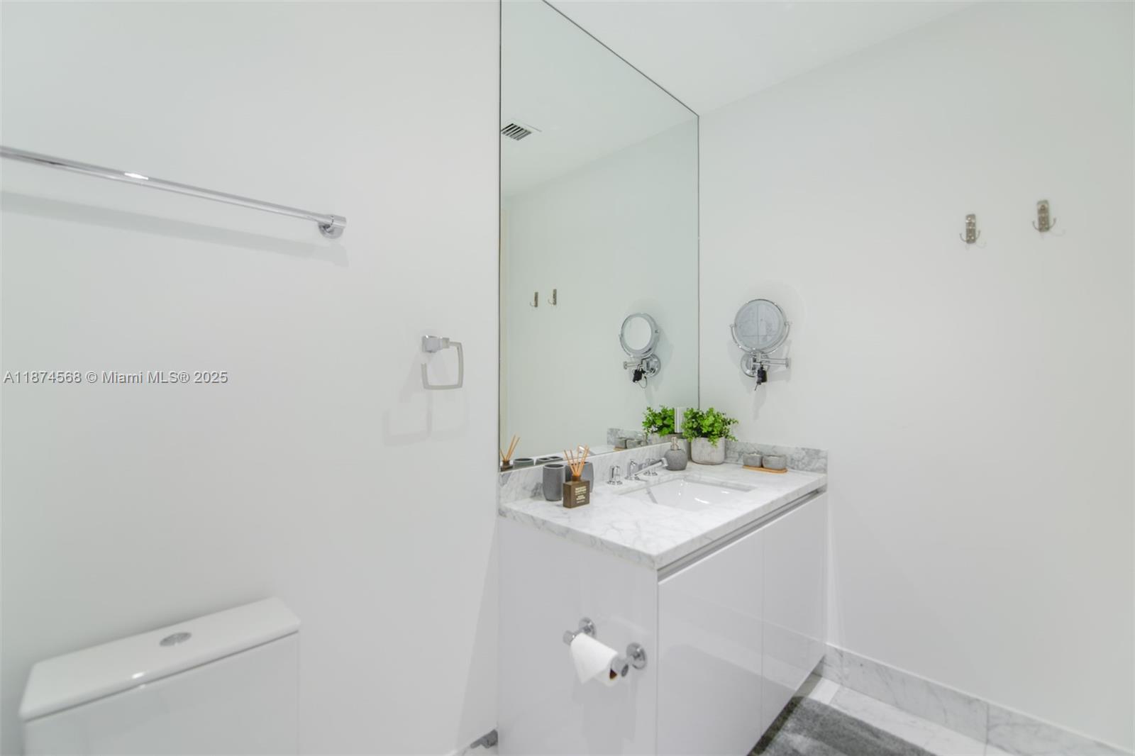 JADE SIGNATURE CONDO - Residential