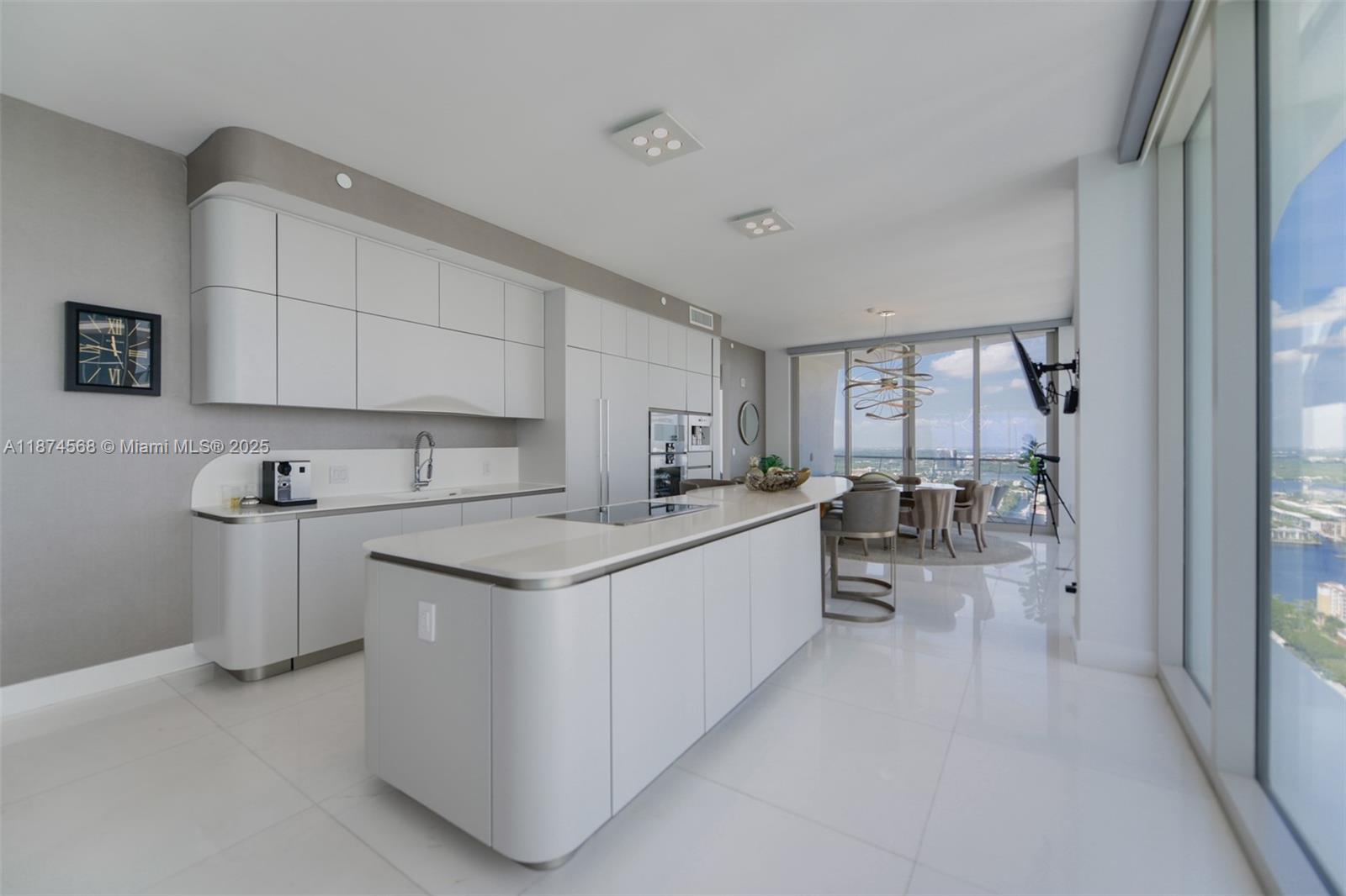 JADE SIGNATURE CONDO - Residential