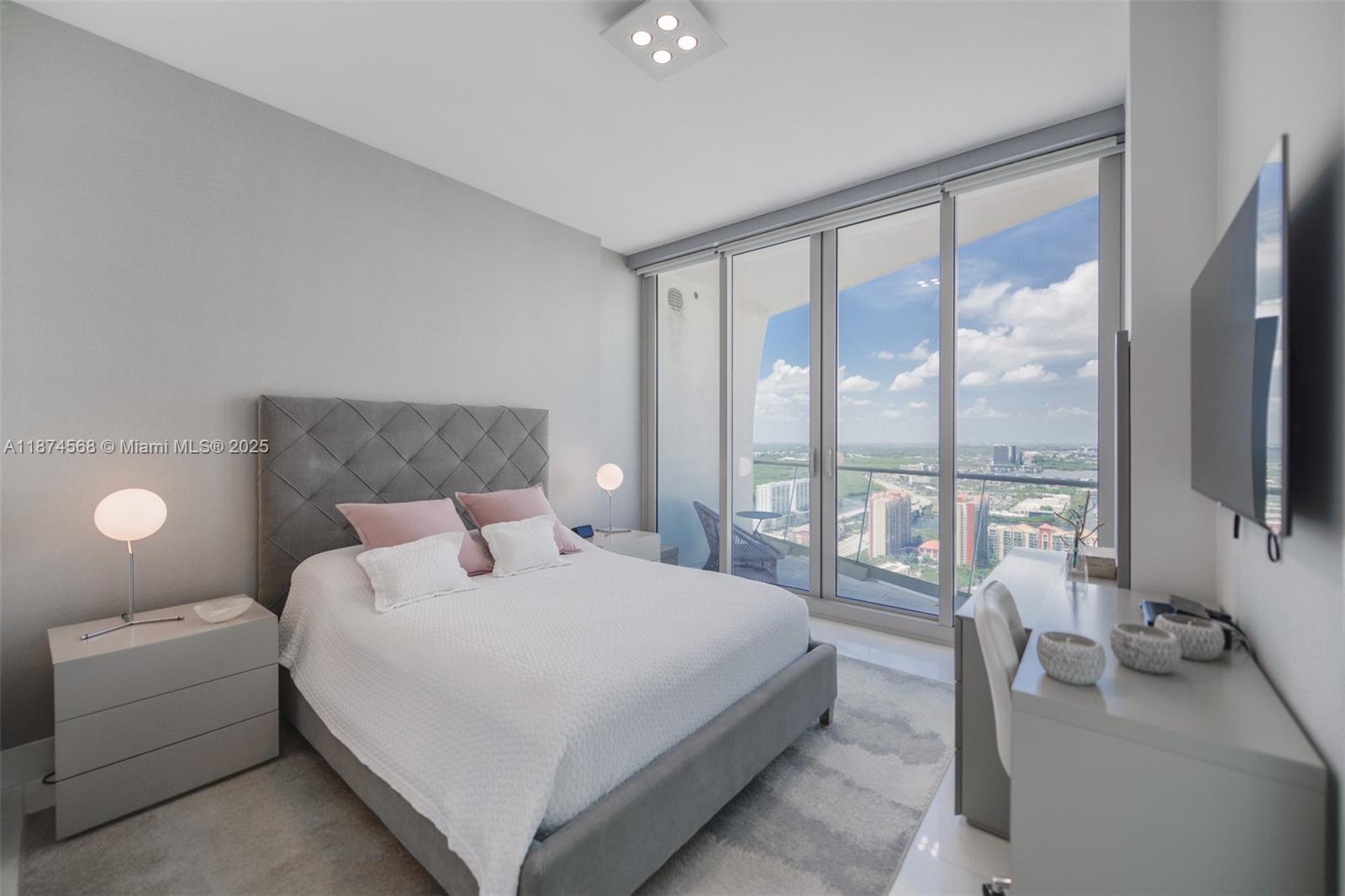 JADE SIGNATURE CONDO - Residential