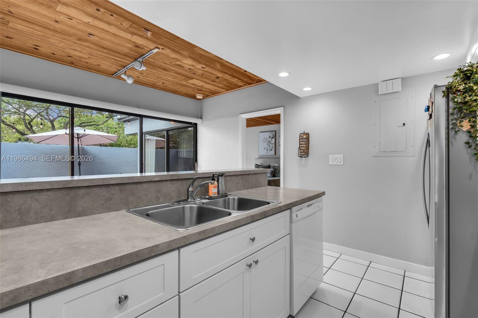 MIAMI LAKES WINDMILL GATE - Residential