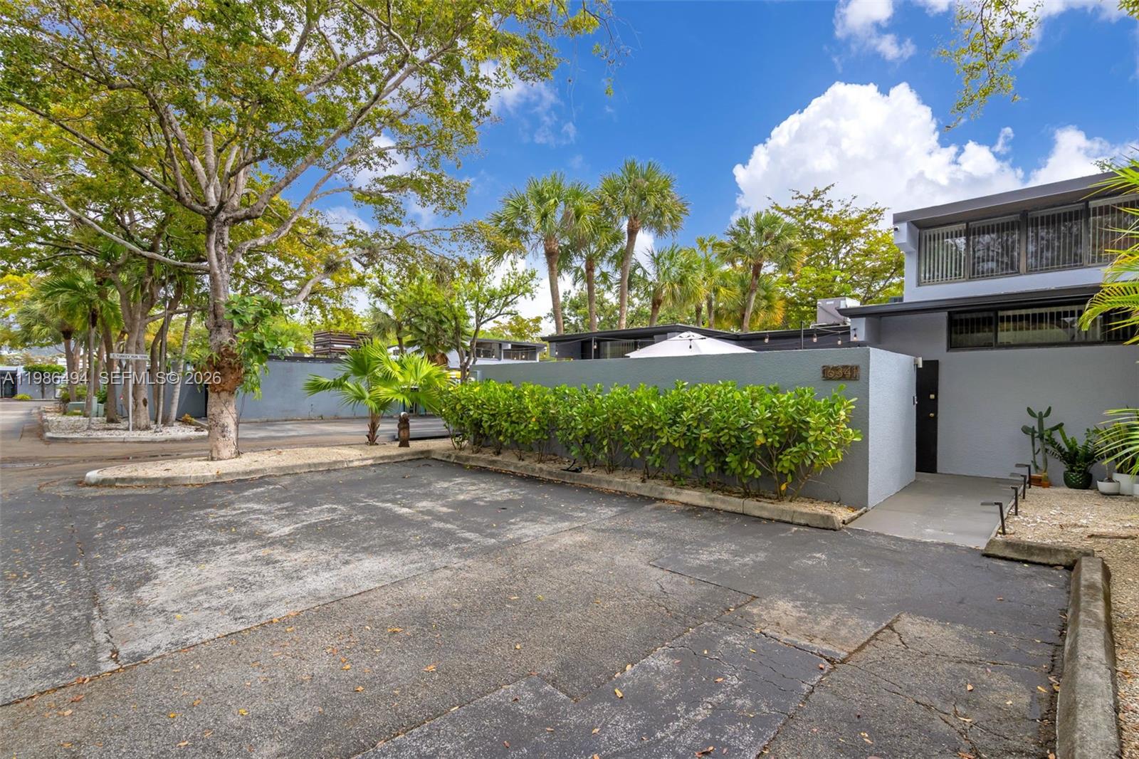 MIAMI LAKES WINDMILL GATE - Residential