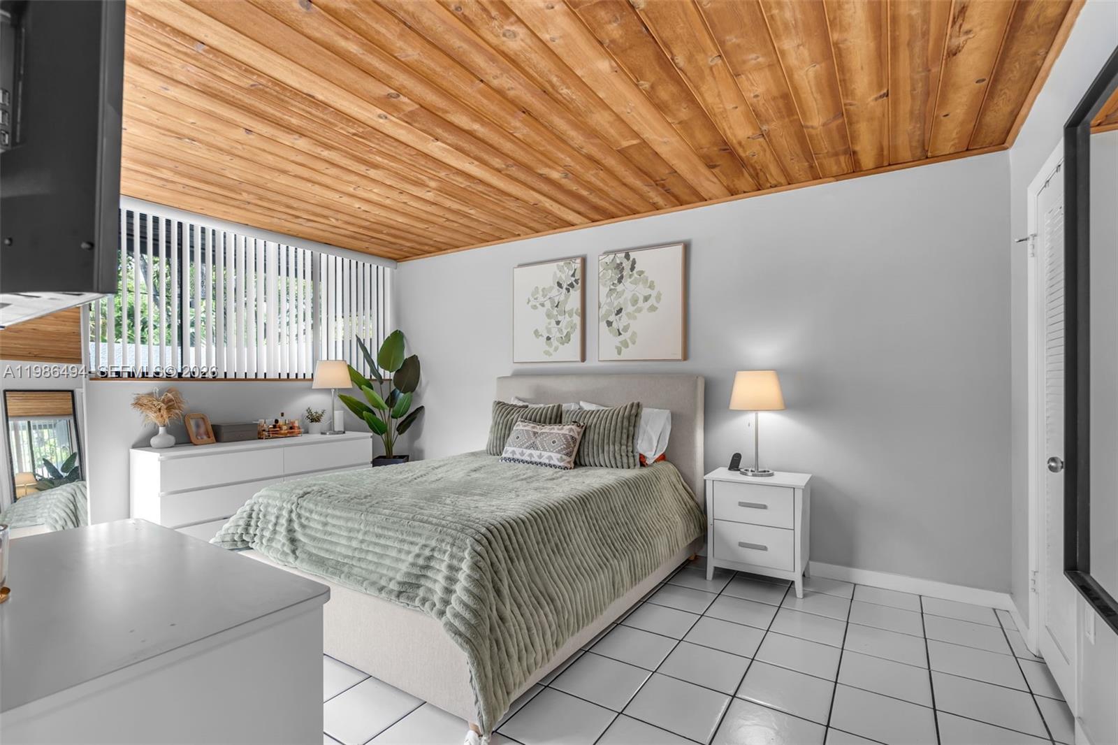 MIAMI LAKES WINDMILL GATE - Residential