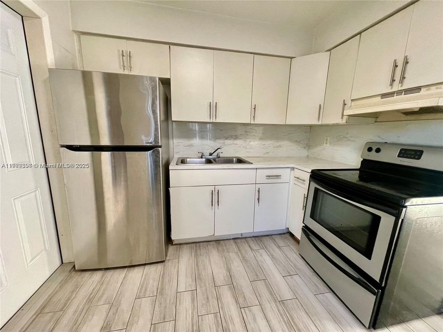 Beautiful 2 beds / 1 bath unit in Hallandale Beach. Renovated unit featuring porcelain floors throughout, upgraded kitchen, freshly painted. Open layout and a very bright unit, washer and dryer inside the unit. Located close to Aventura Mall, shops, restaurant, beached and I95. Easy to show.