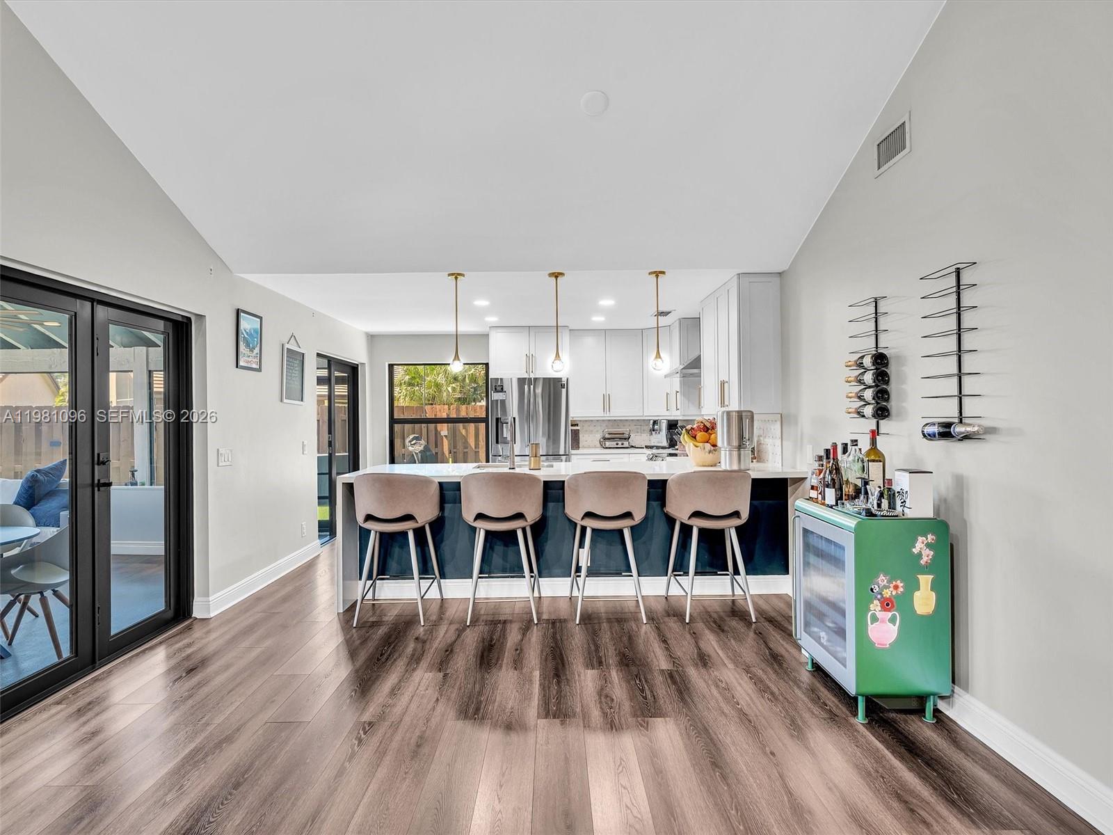 COUNTRY ISLES - Residential