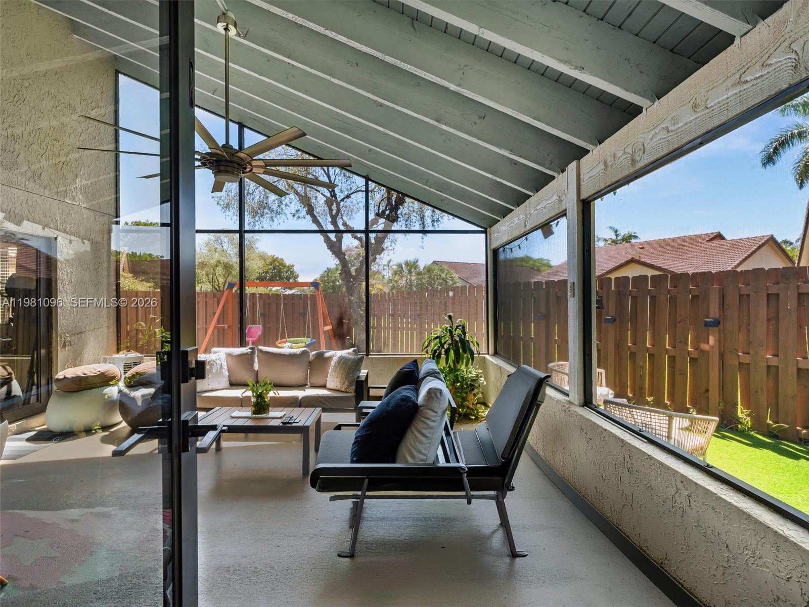 COUNTRY ISLES - Residential