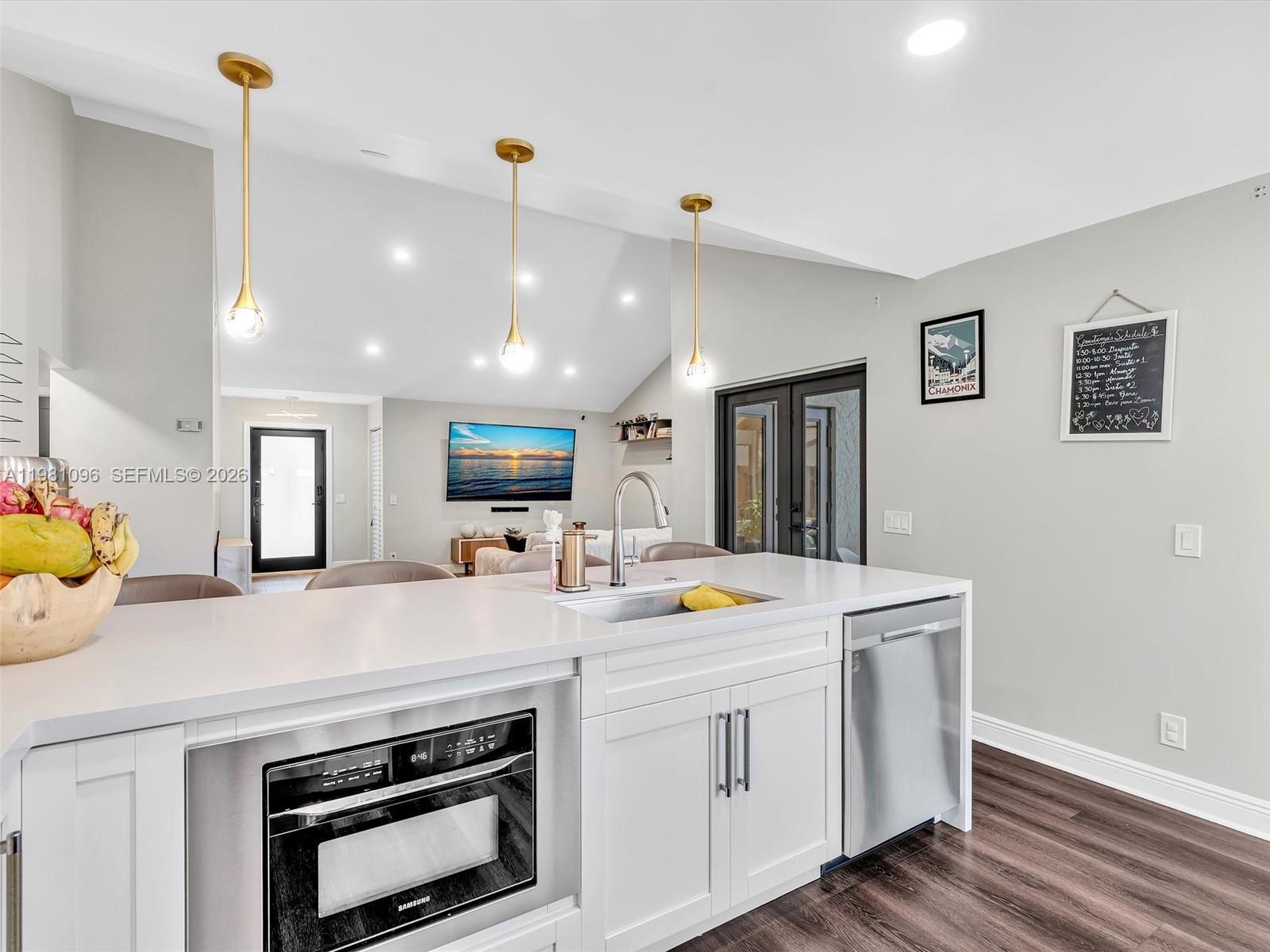 COUNTRY ISLES - Residential