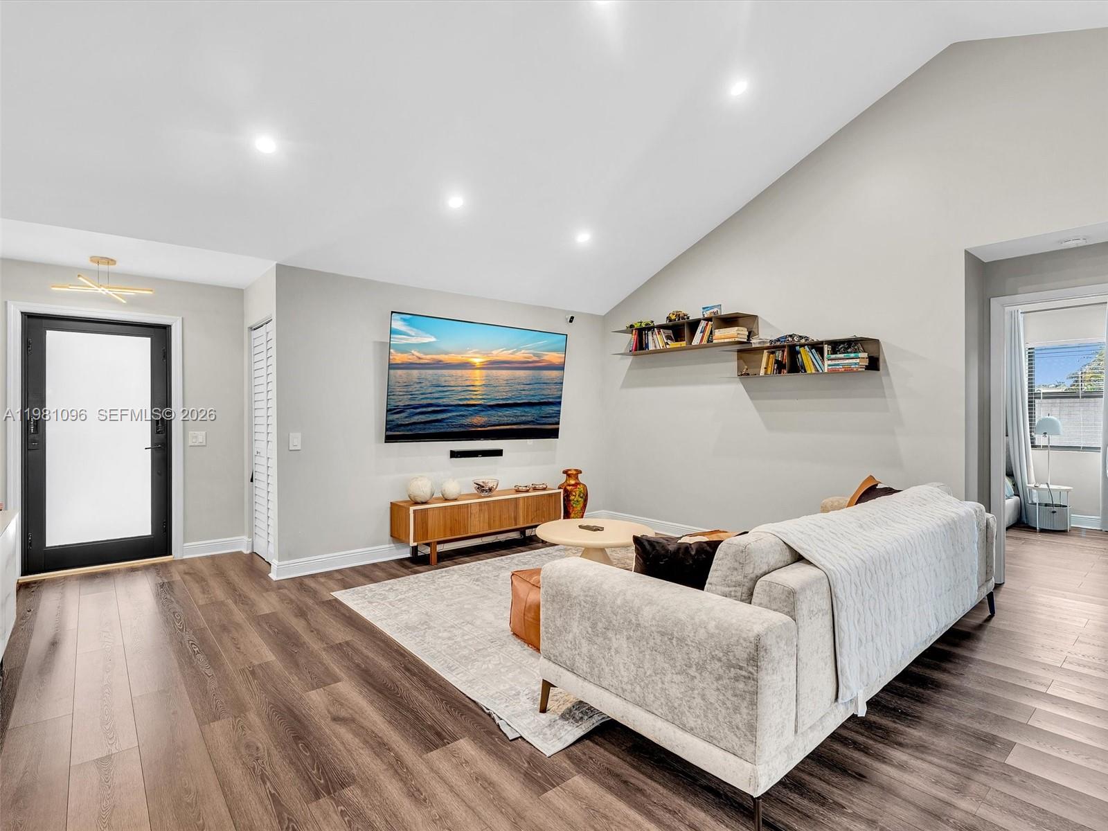 COUNTRY ISLES - Residential