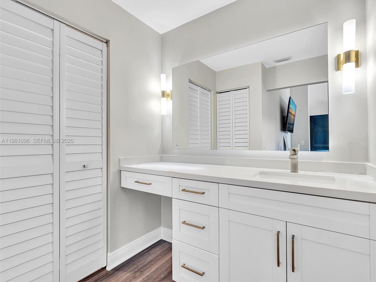 COUNTRY ISLES - Residential