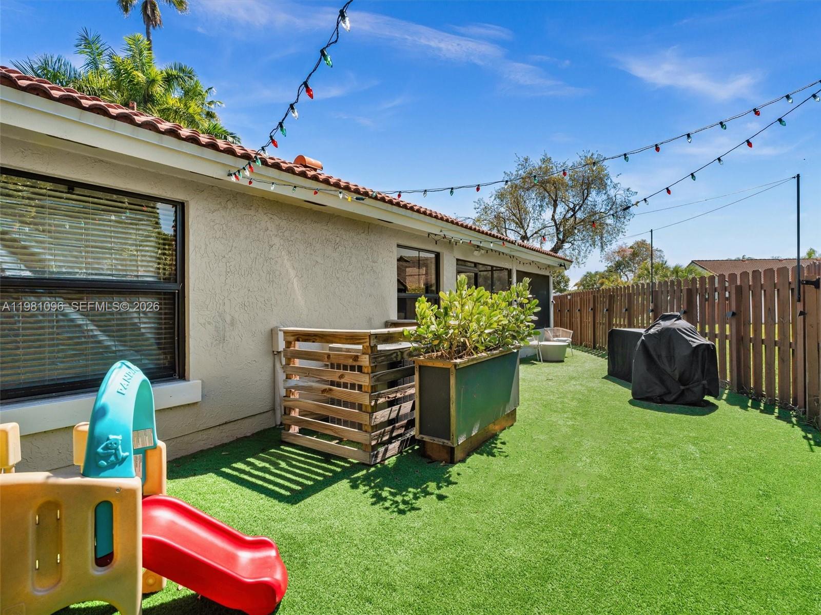 COUNTRY ISLES - Residential