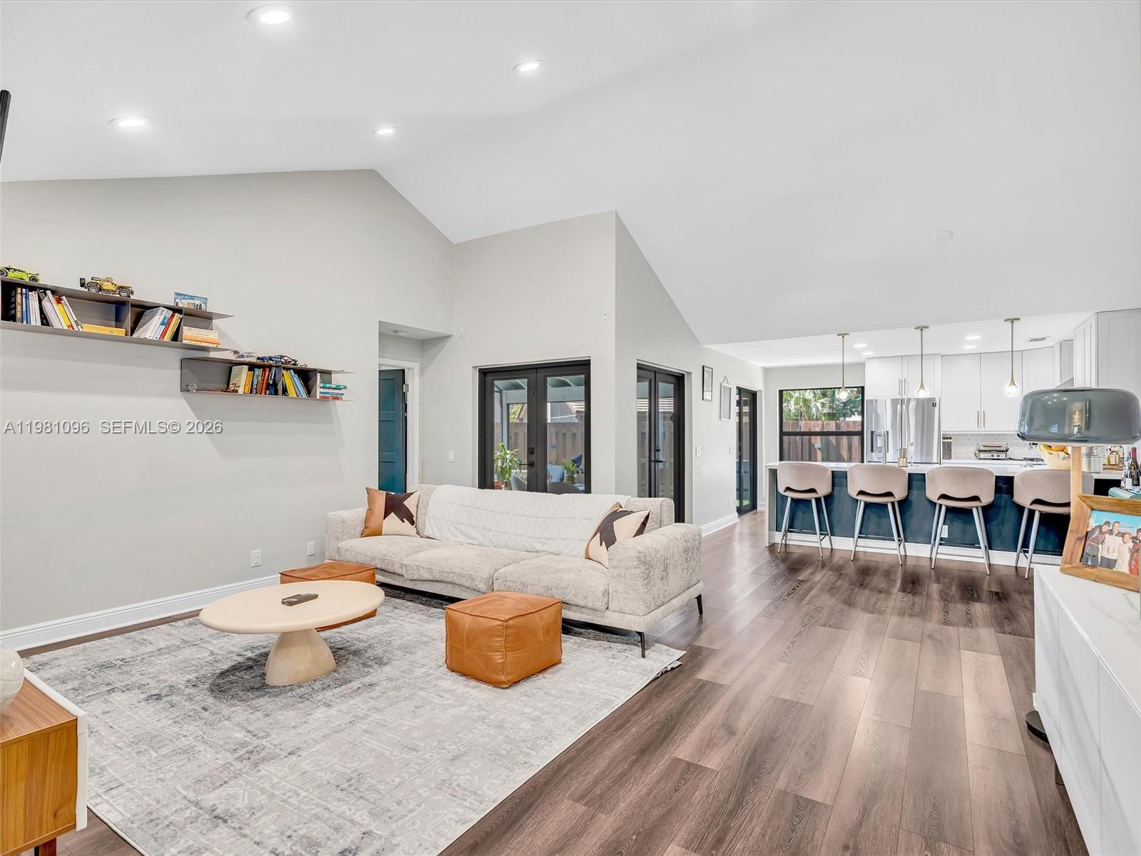 COUNTRY ISLES - Residential