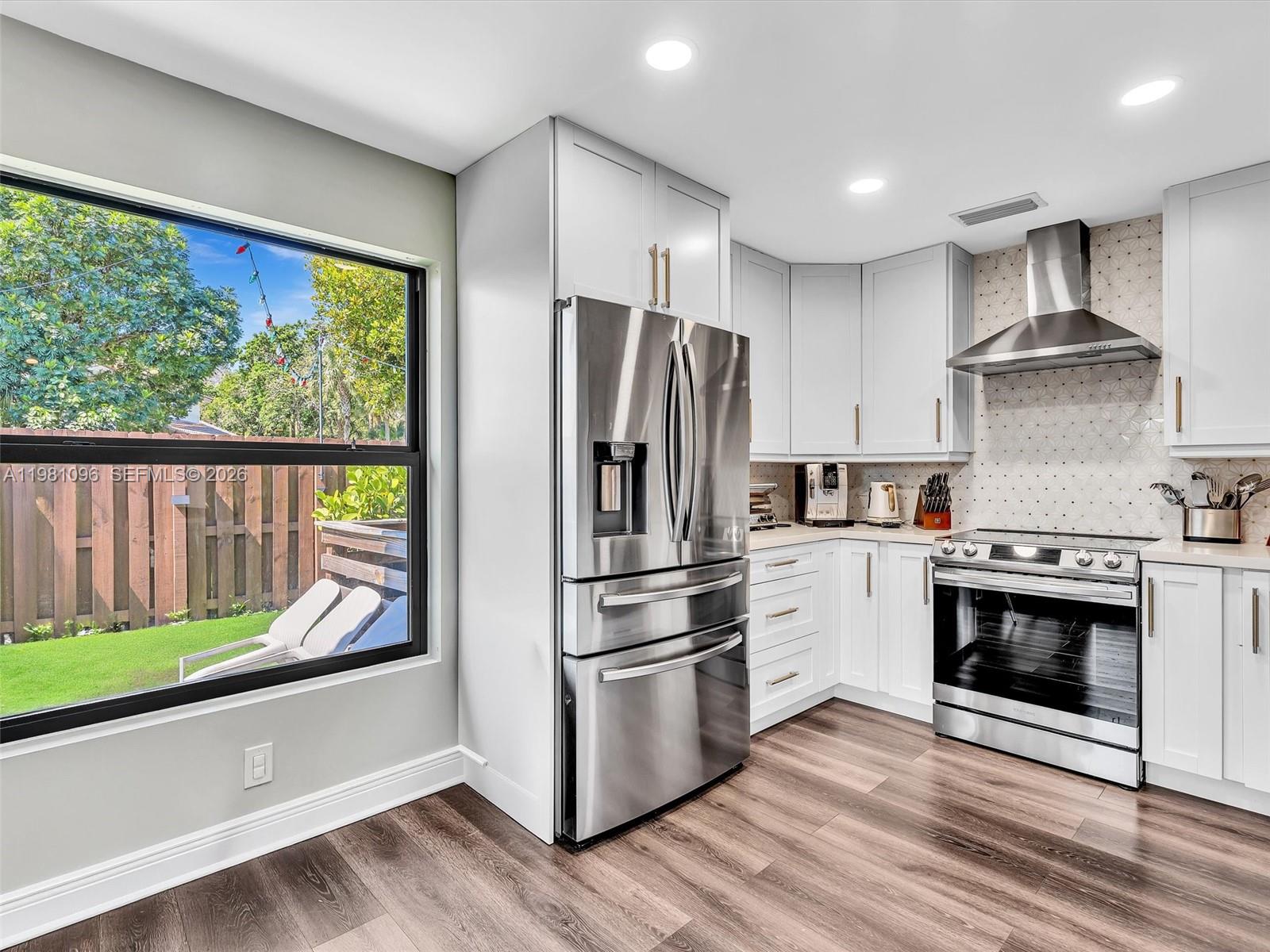 COUNTRY ISLES - Residential