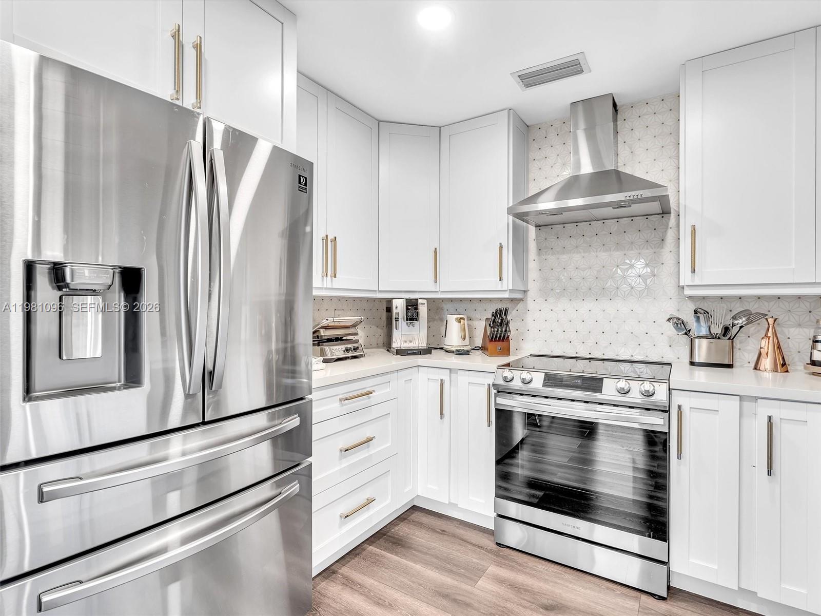 COUNTRY ISLES - Residential