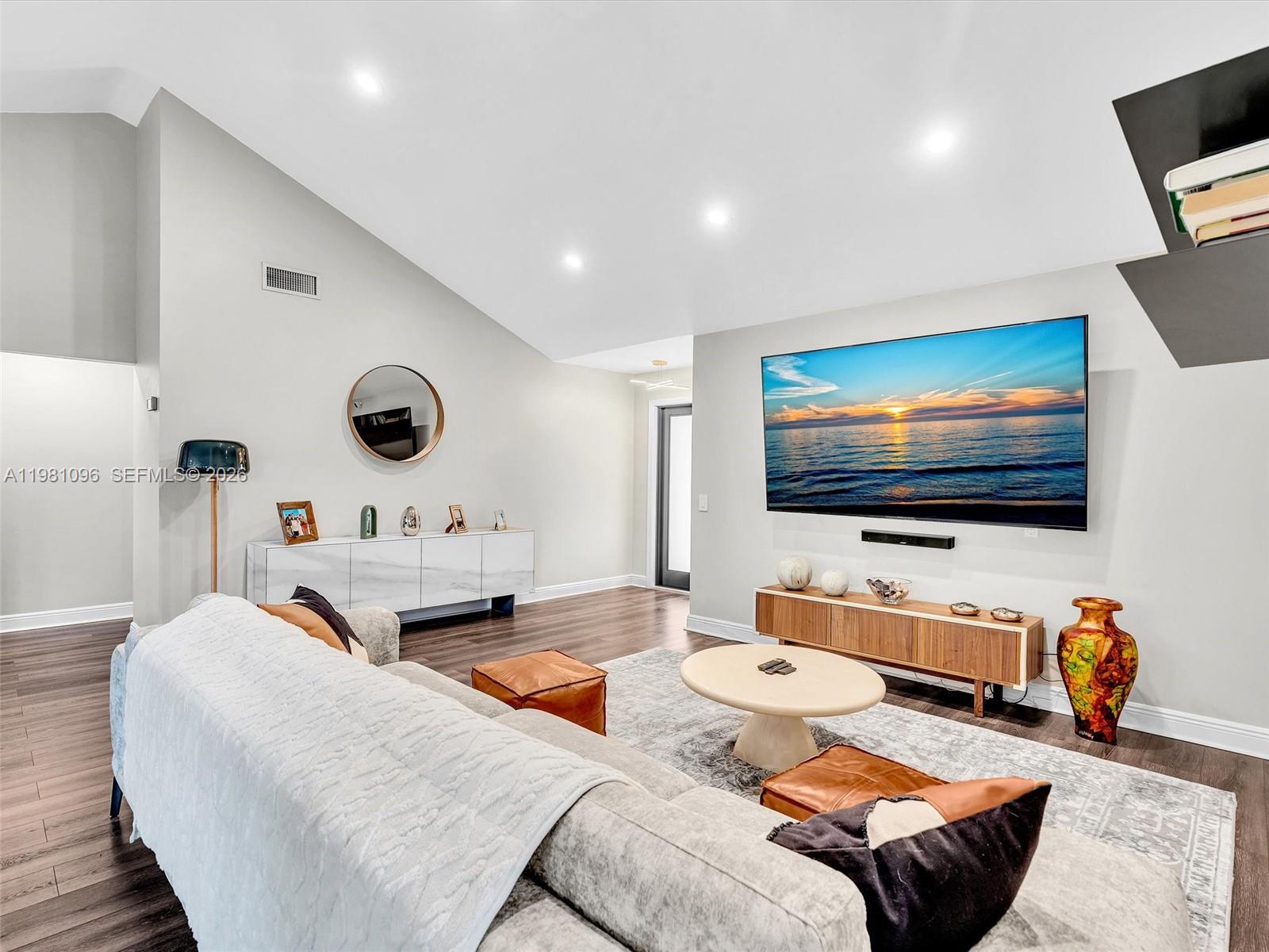 COUNTRY ISLES - Residential