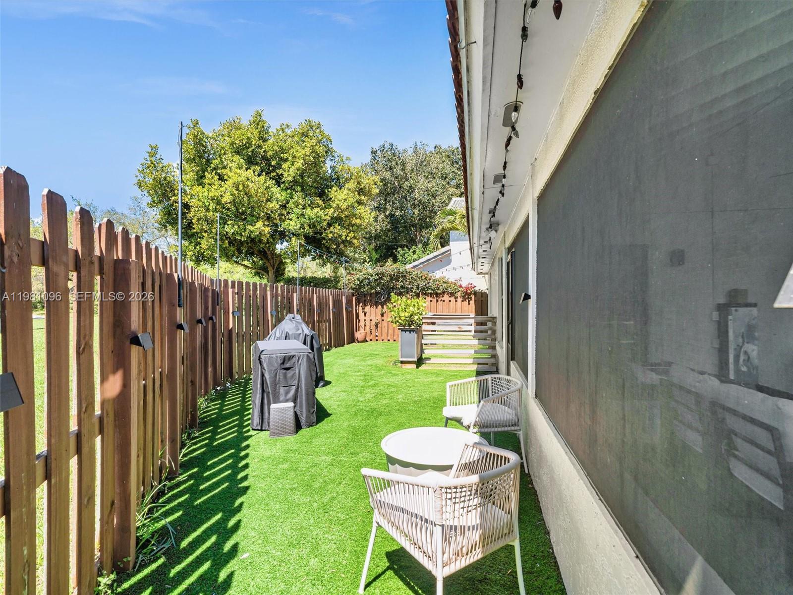 COUNTRY ISLES - Residential