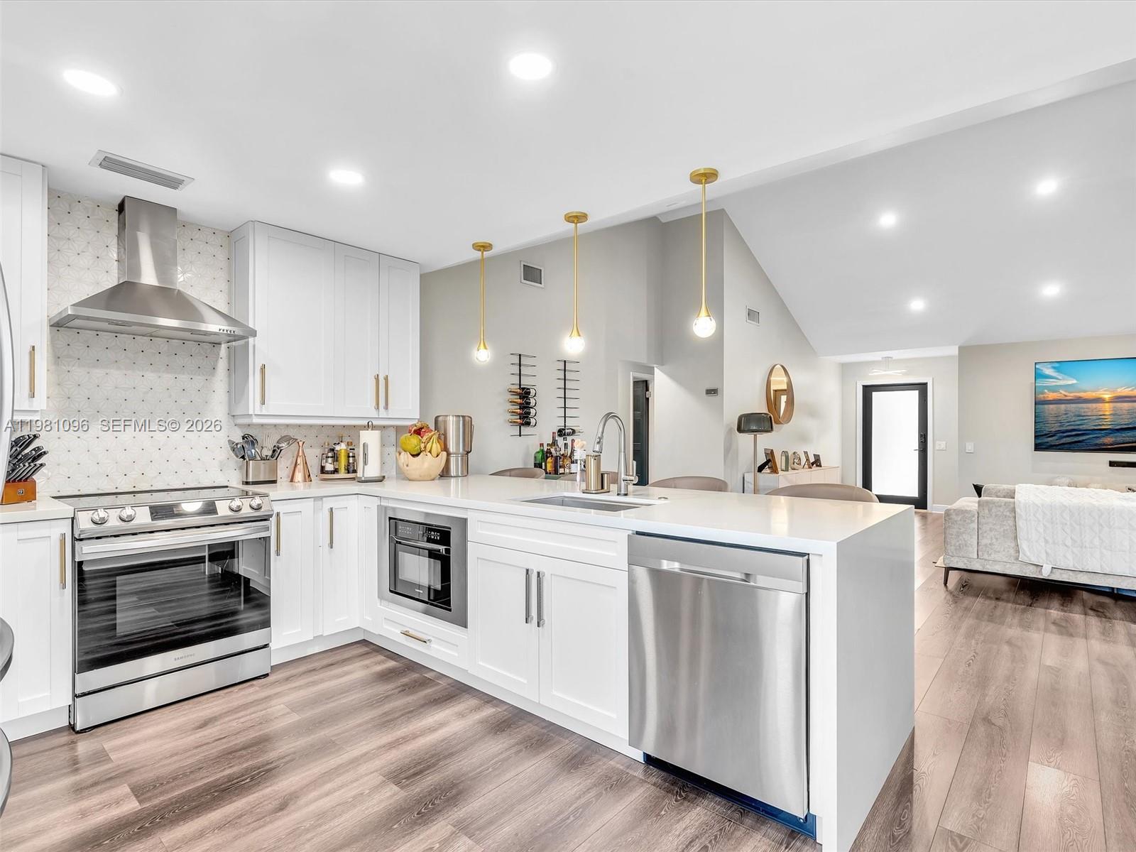 COUNTRY ISLES - Residential