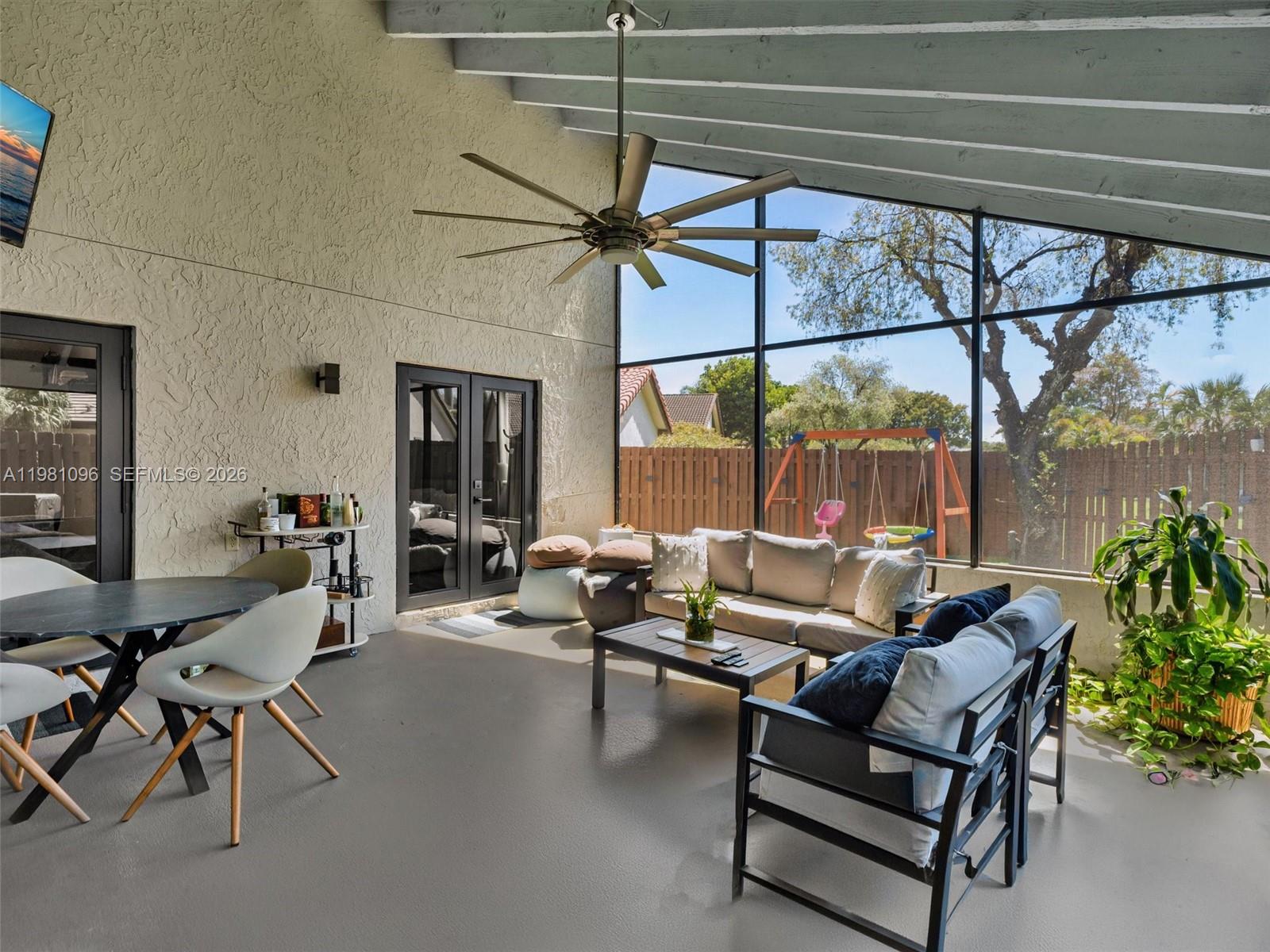 COUNTRY ISLES - Residential