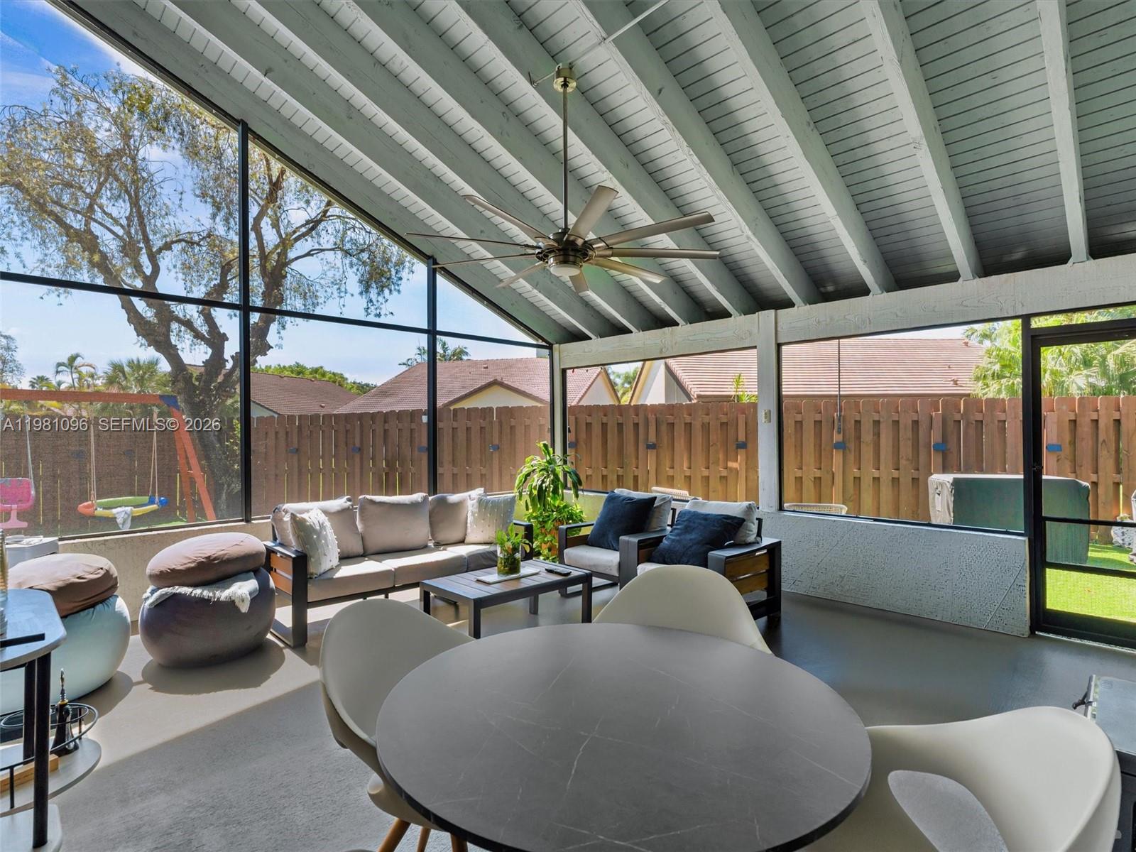 COUNTRY ISLES - Residential