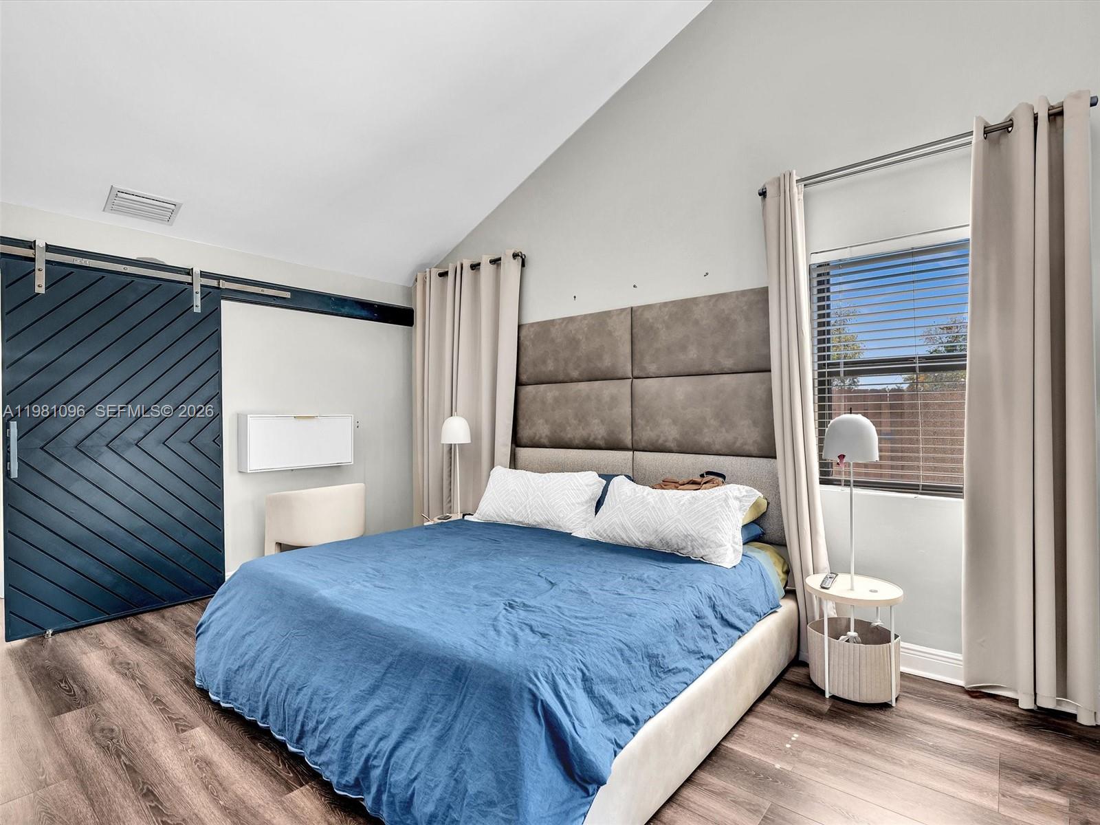 COUNTRY ISLES - Residential