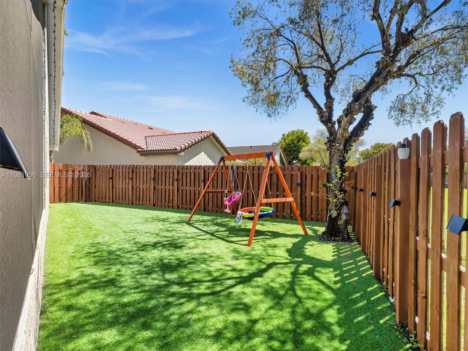 COUNTRY ISLES - Residential