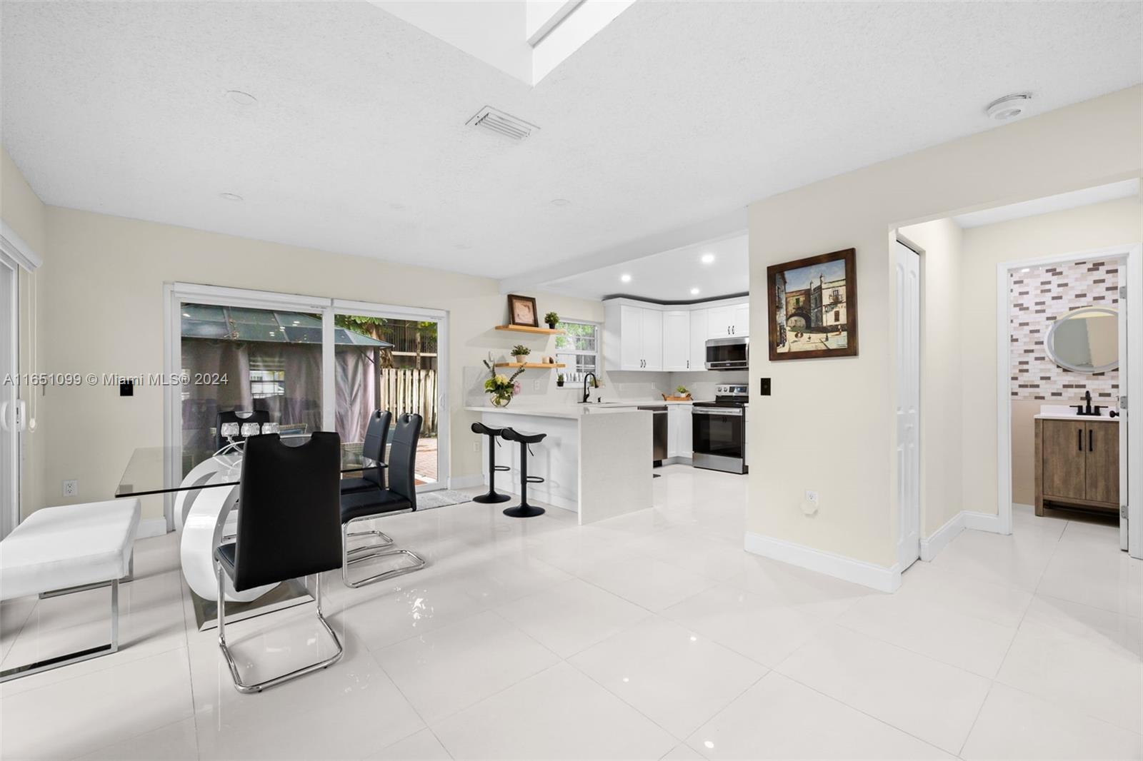HAMPTON LAKES - Residential