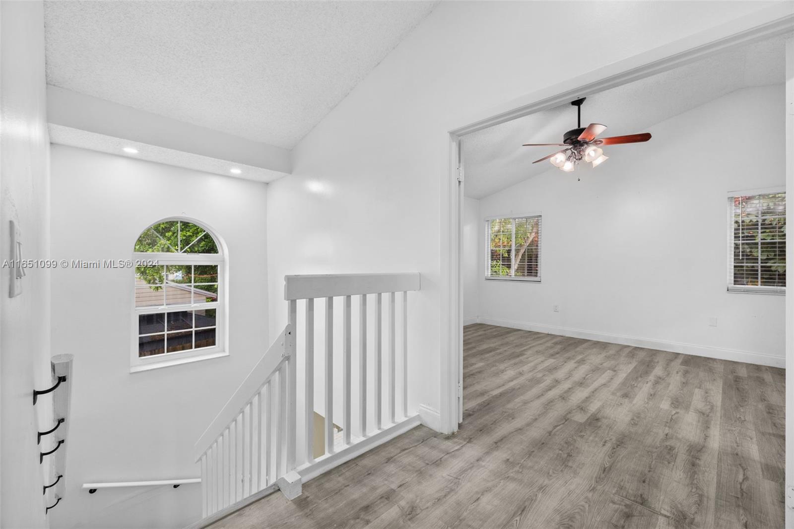 HAMPTON LAKES - Residential