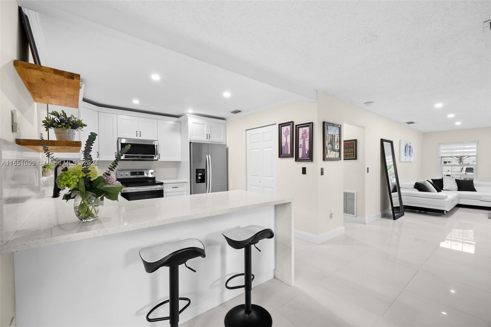 HAMPTON LAKES - Residential