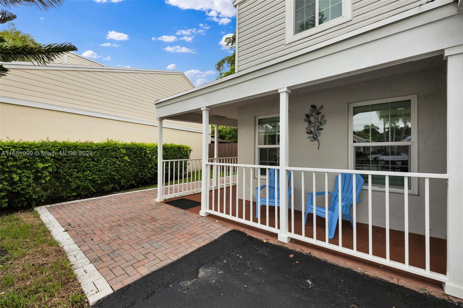 HAMPTON LAKES - Residential