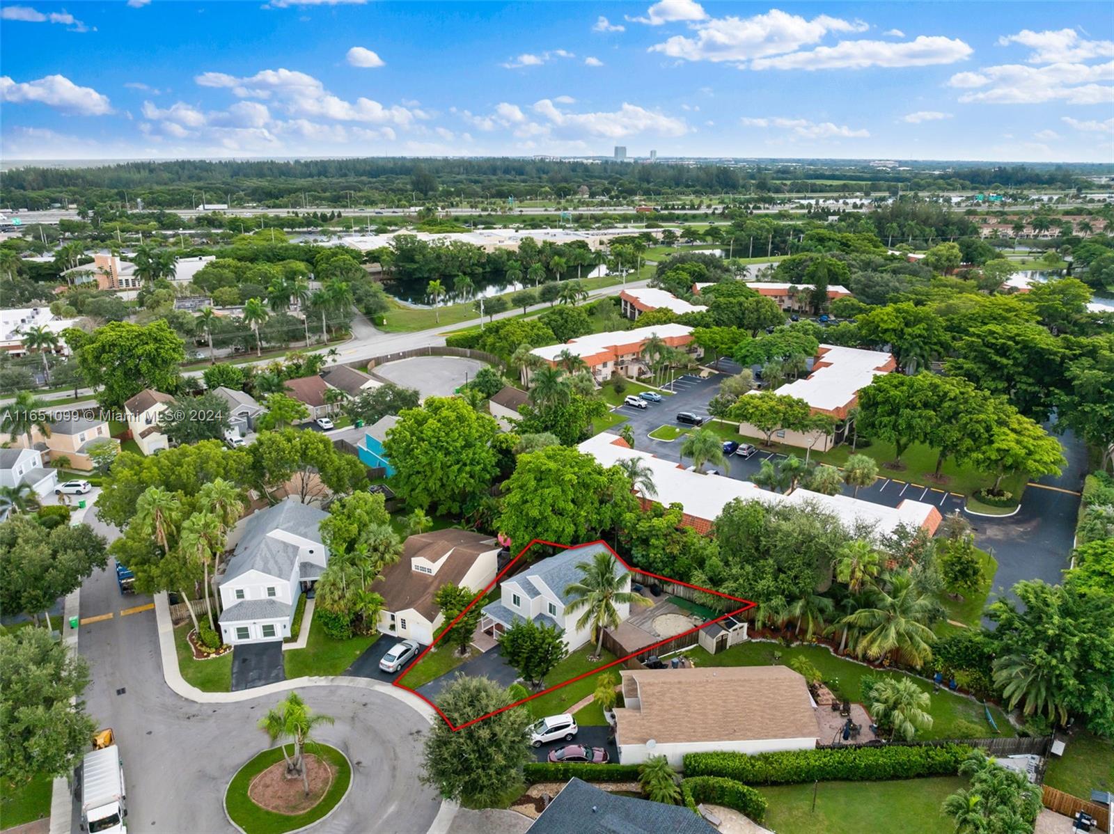 HAMPTON LAKES - Residential