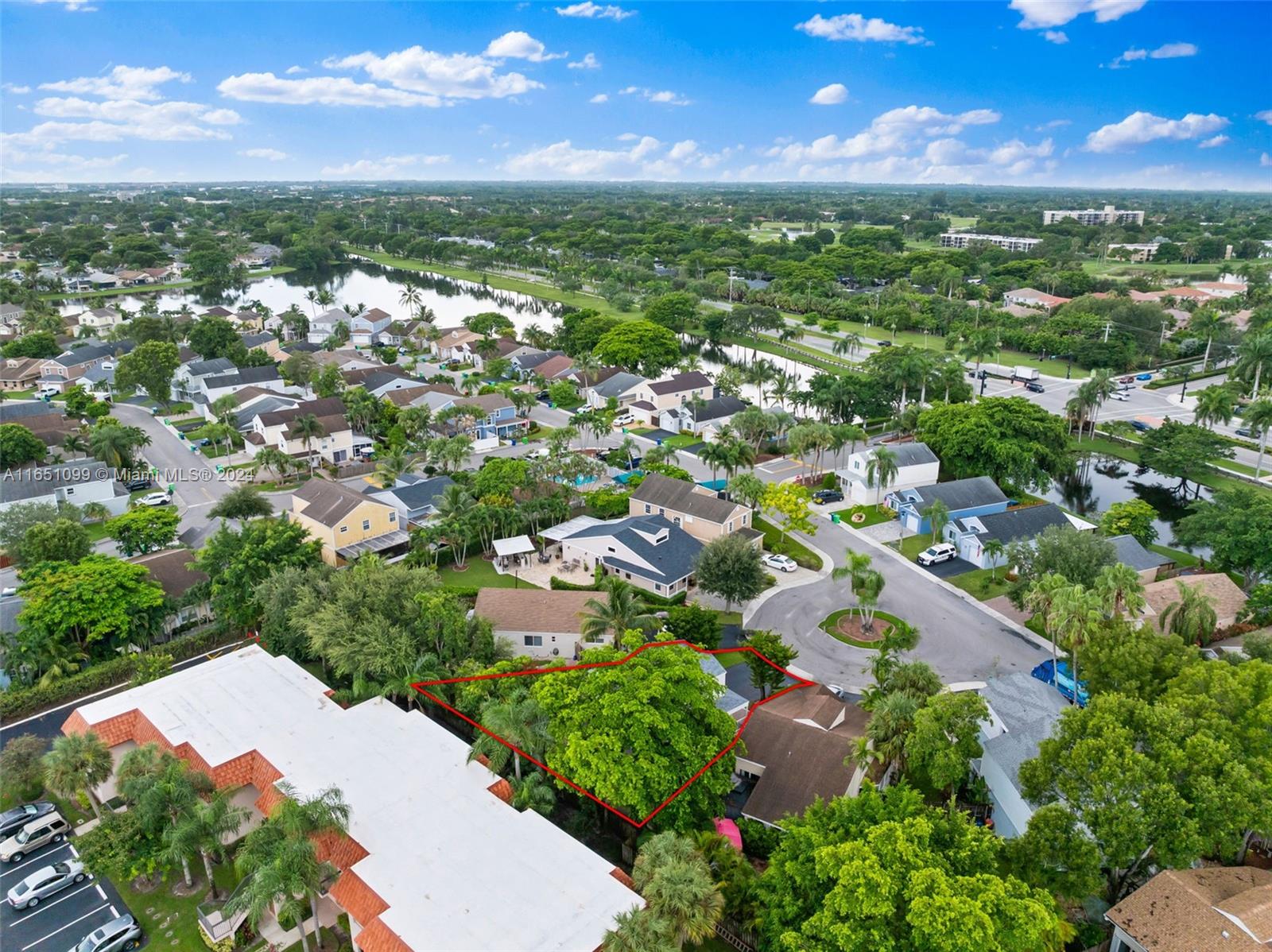 HAMPTON LAKES - Residential