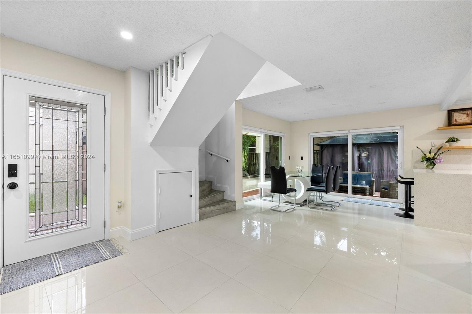 HAMPTON LAKES - Residential
