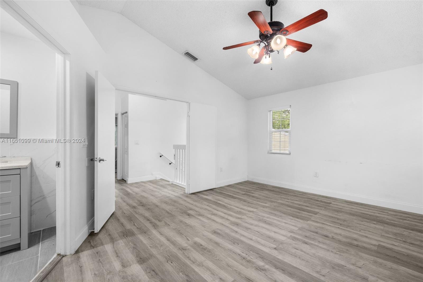 HAMPTON LAKES - Residential